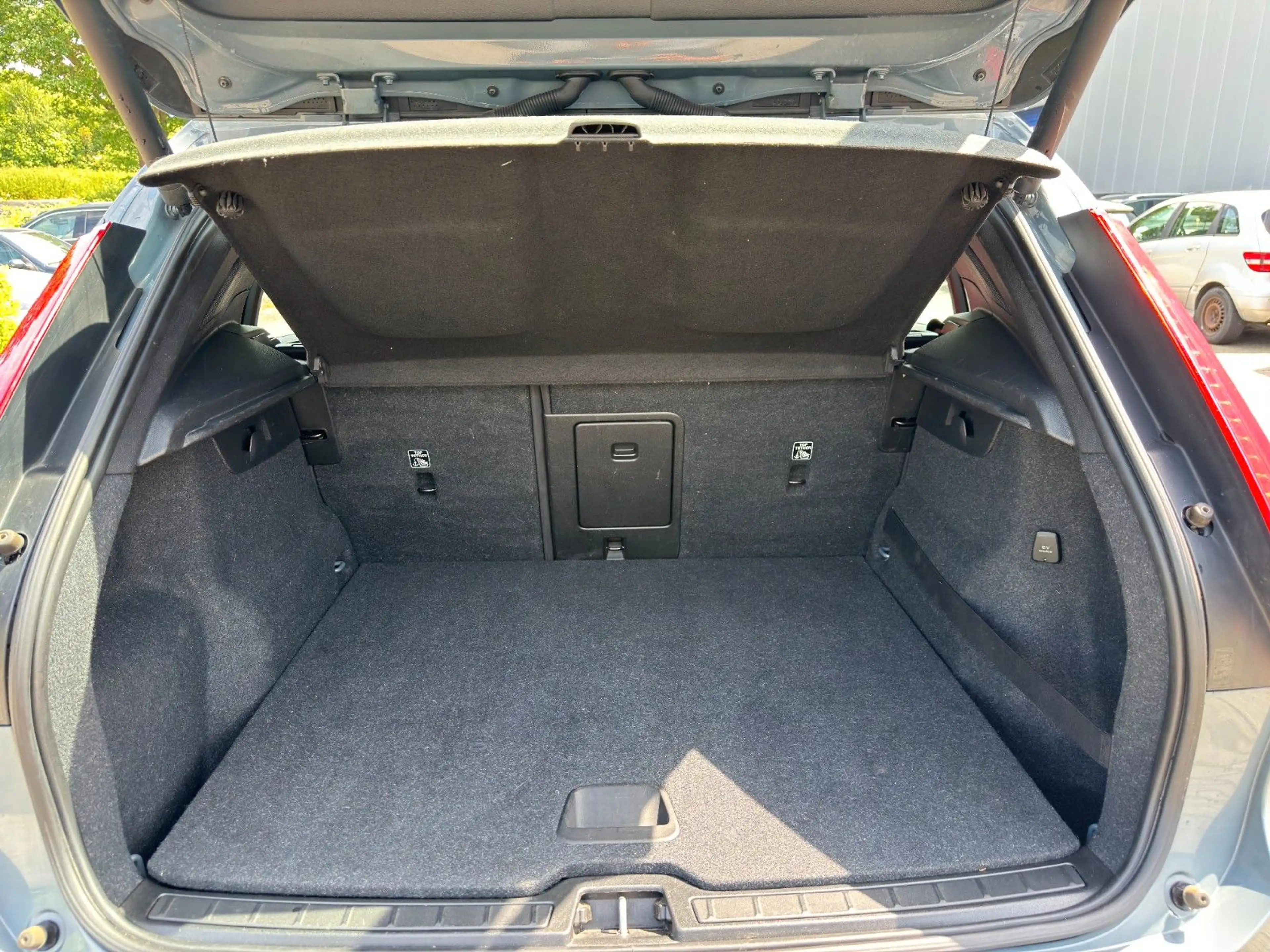 Volvo XC40 Momentum Pro AWD Garantie* Leder* Keyless* — photo 14