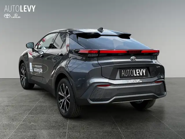 Toyota C-HR view 4