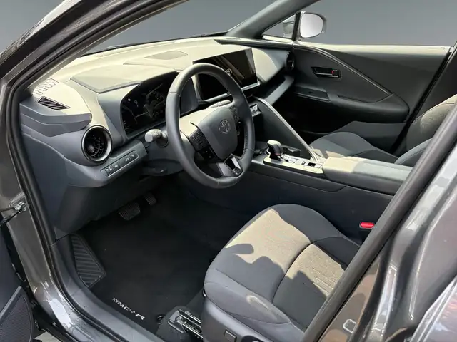 Toyota C-HR view 10