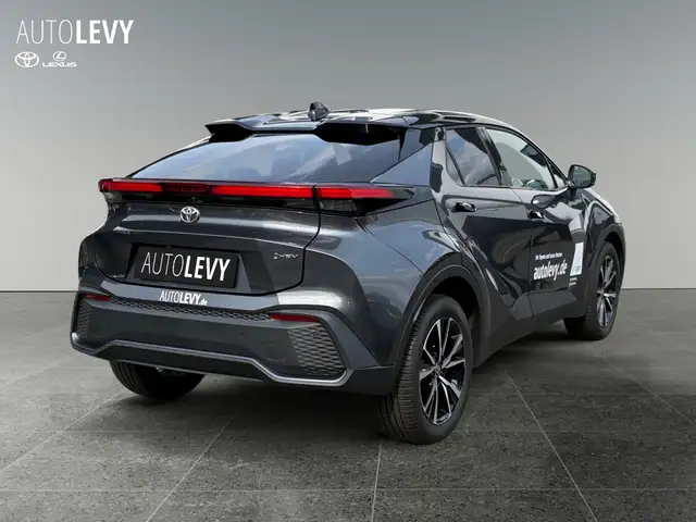 Toyota C-HR view 6