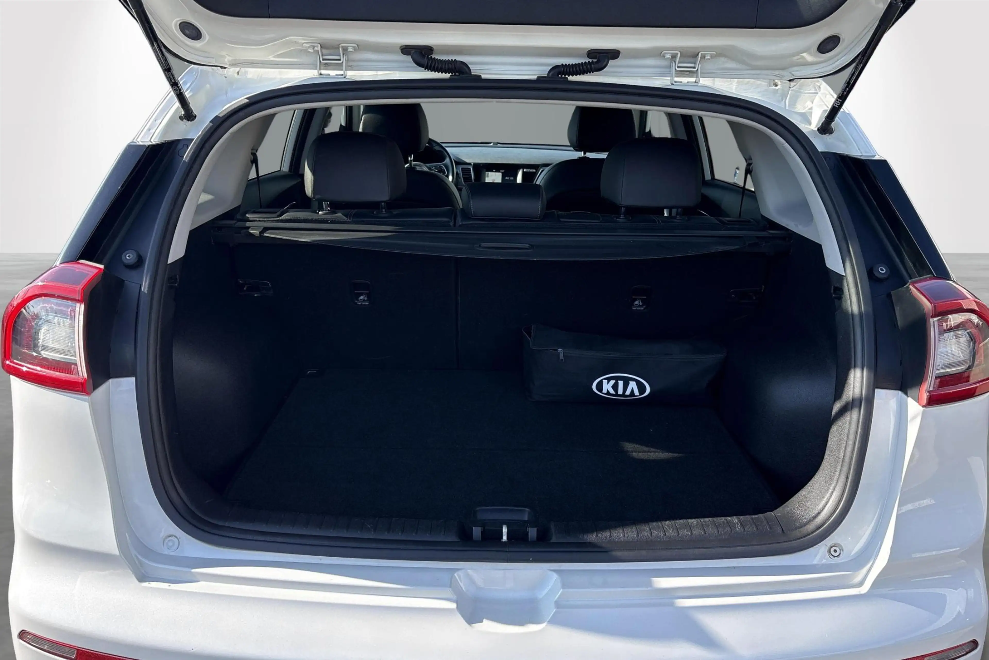 Kia Niro Fusion 1.6 GDi HEV 6DCT — photo 10