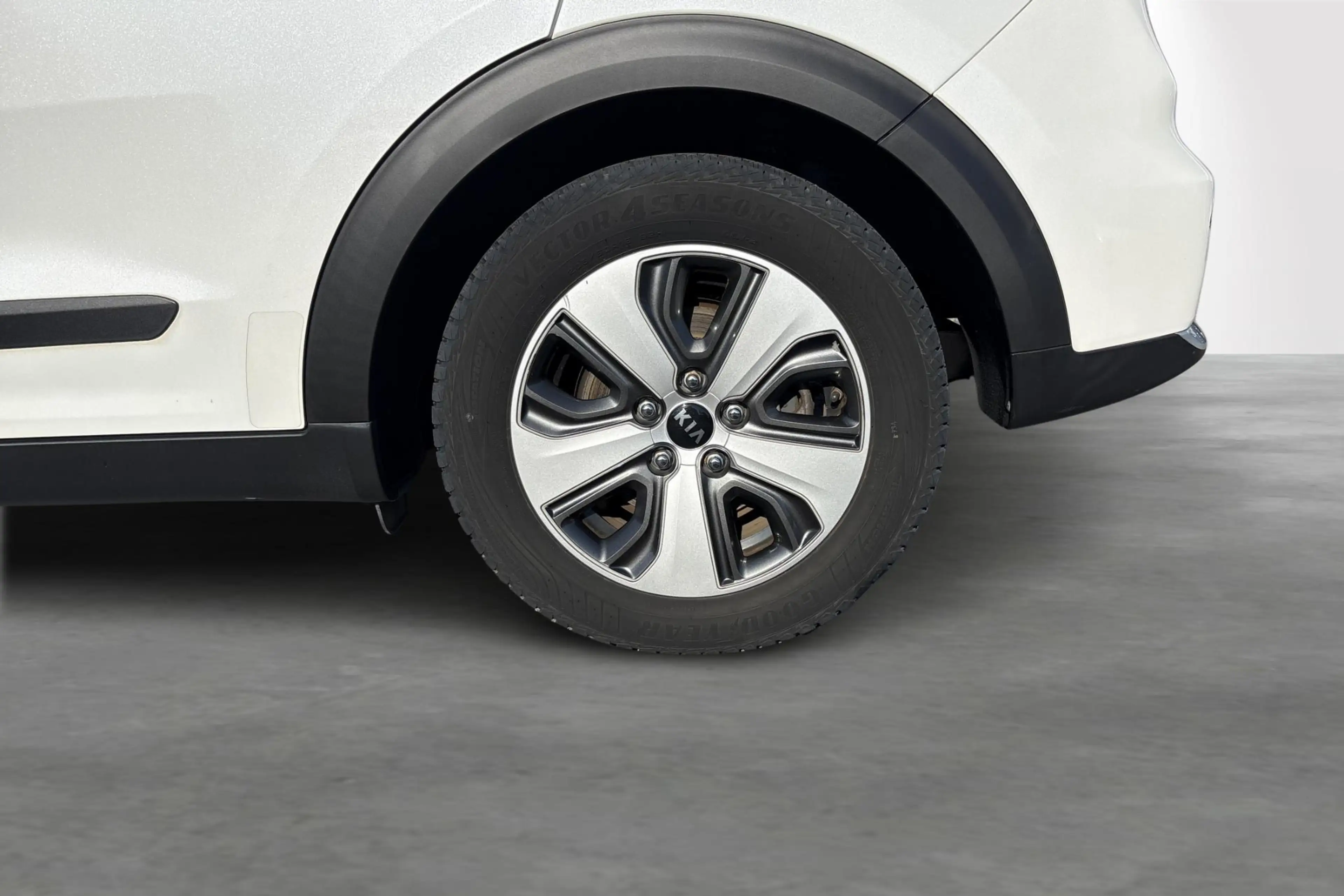 Kia Niro Fusion 1.6 GDi HEV 6DCT — photo 8