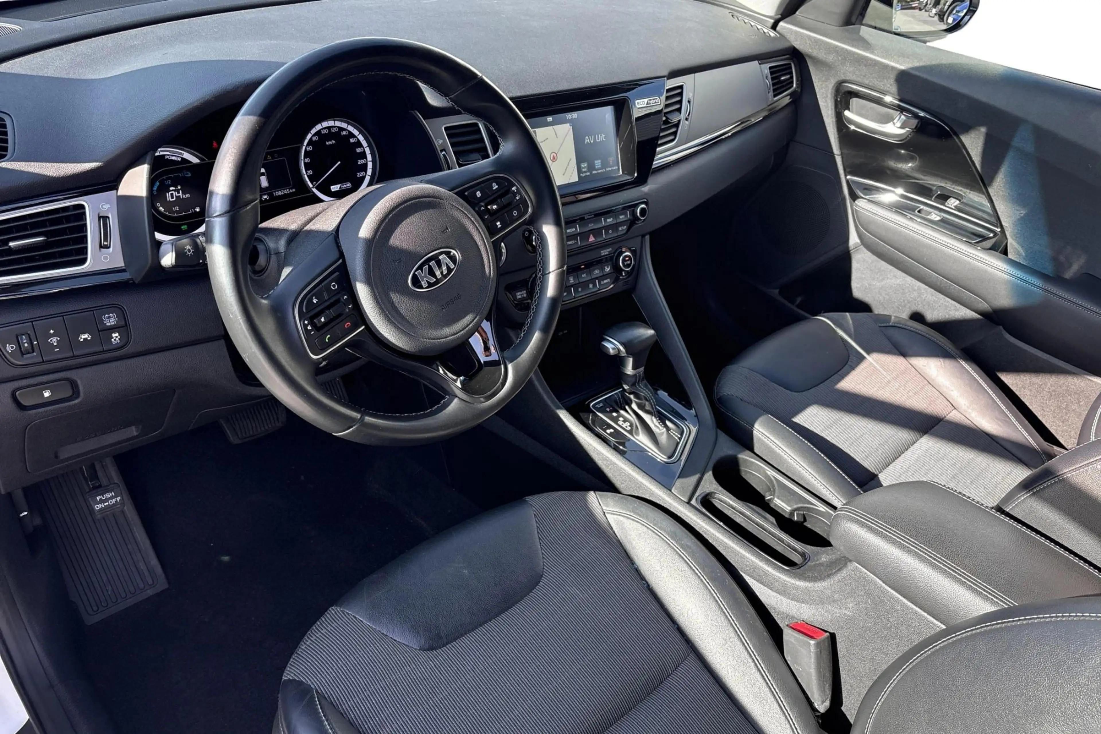 Kia Niro Fusion 1.6 GDi HEV 6DCT — photo 11