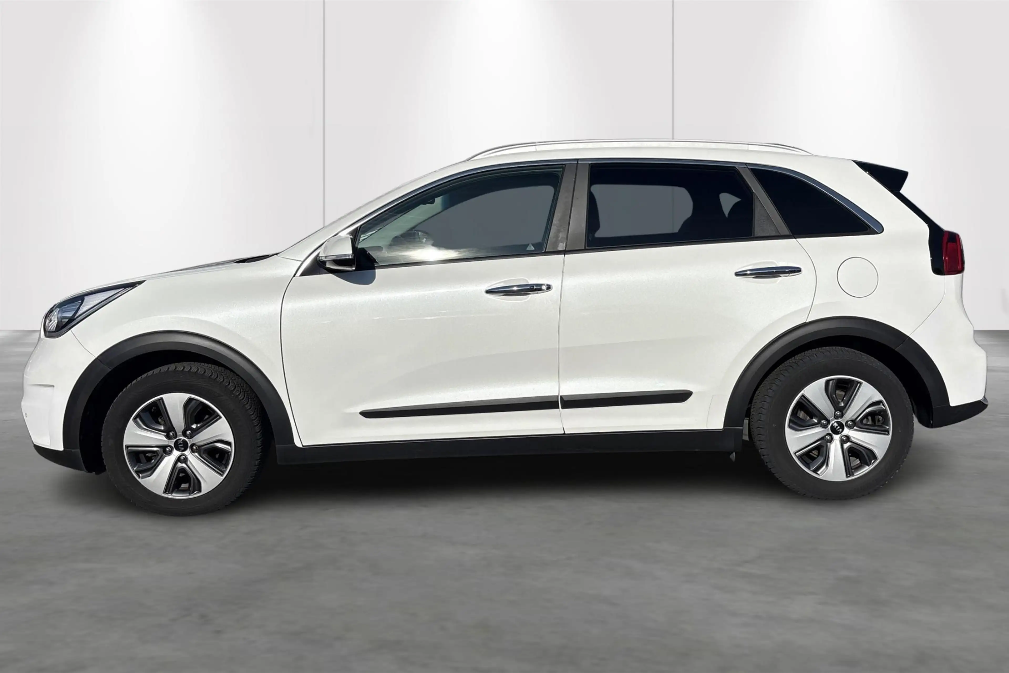 Kia Niro Fusion 1.6 GDi HEV 6DCT — photo 3