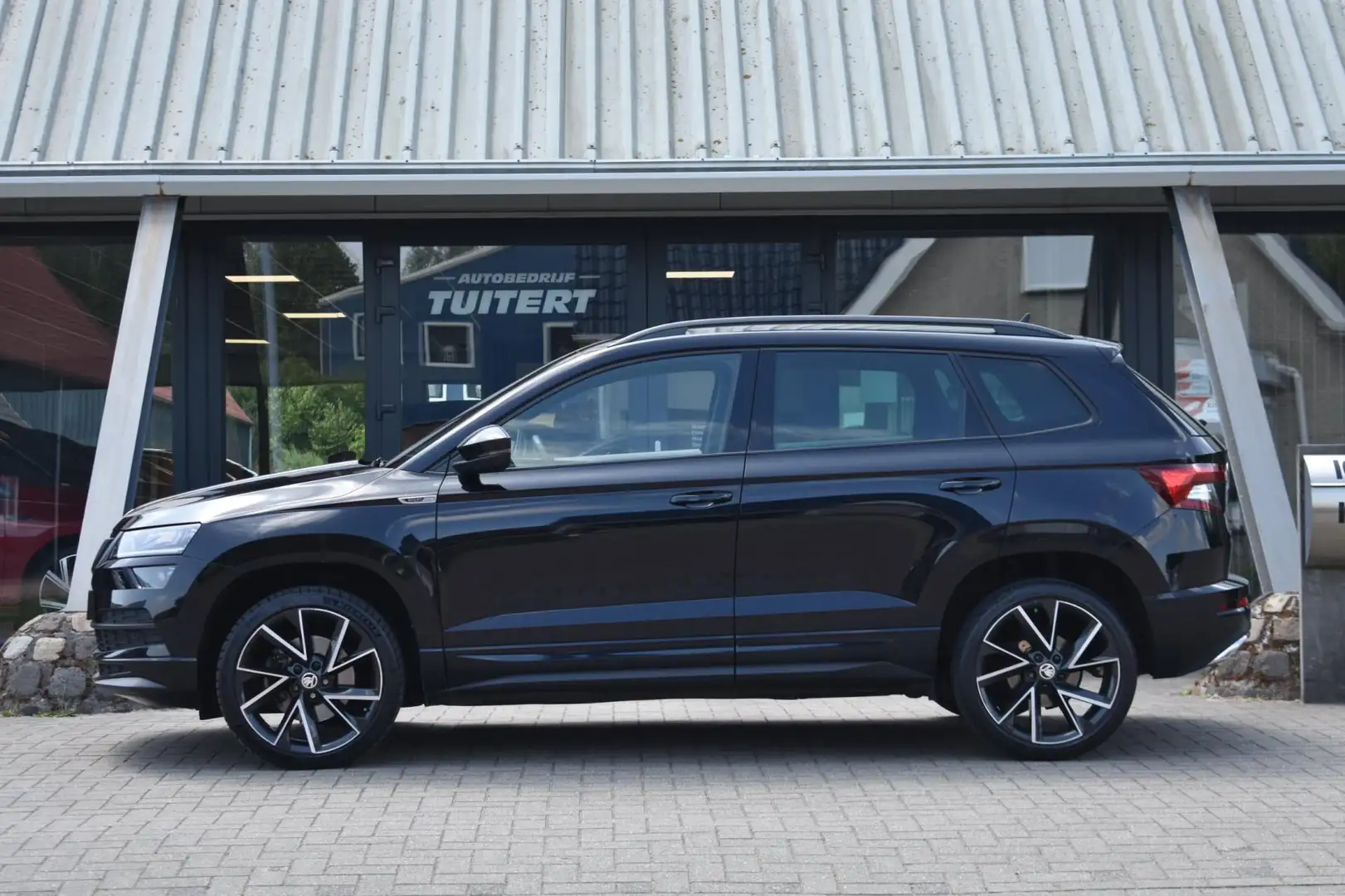 Skoda Karoq 1.5 TSI ACT Sportline | NAP | VIRTUAL COCKPIT | DE Zwart - 2
