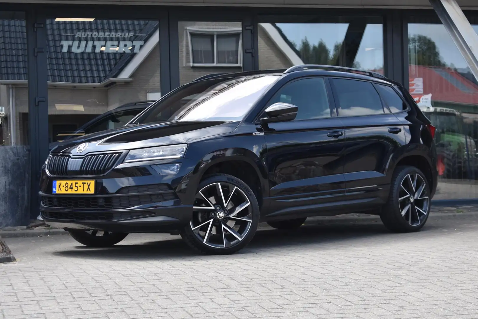 Skoda Karoq 1.5 TSI ACT Sportline | NAP | VIRTUAL COCKPIT | DE Zwart - 1