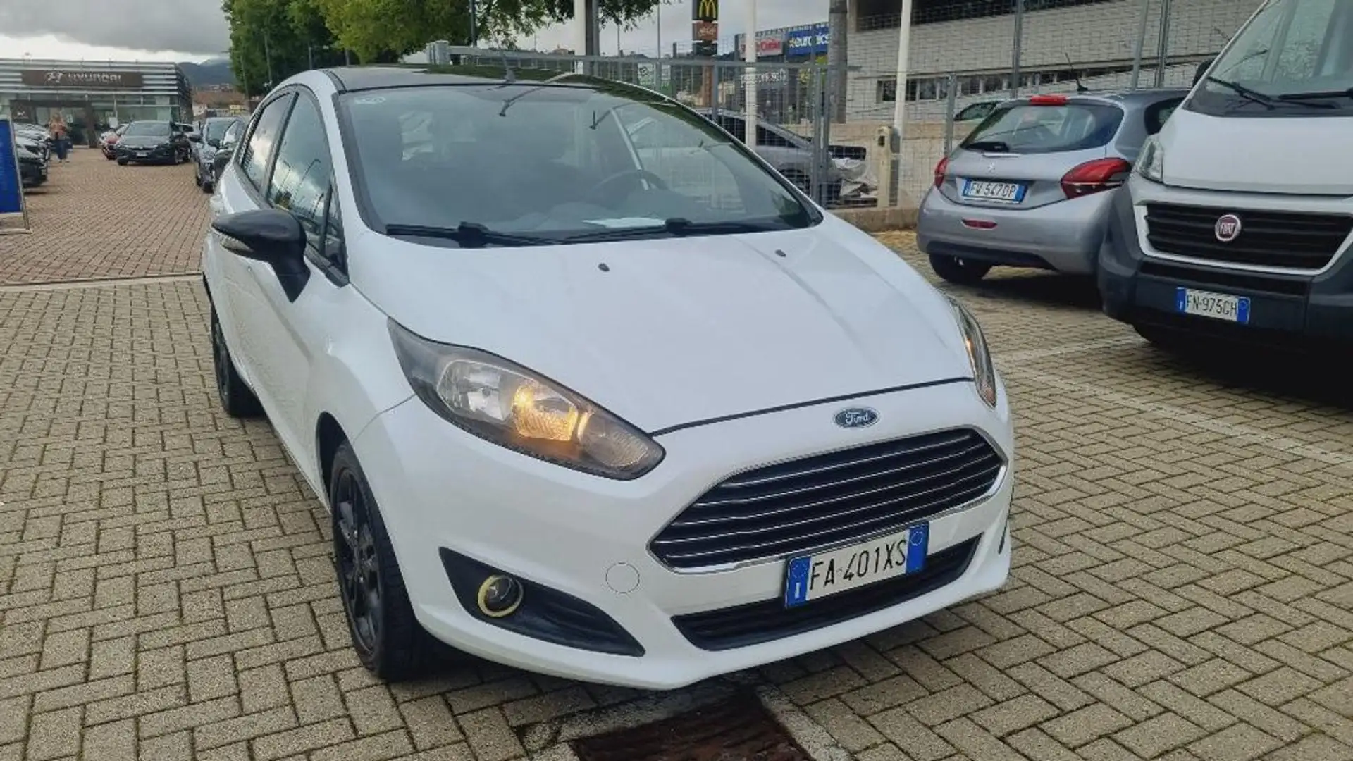 Ford Fiesta 1.5 TDCi 75CV 5 porte Titanium Bianco - 2