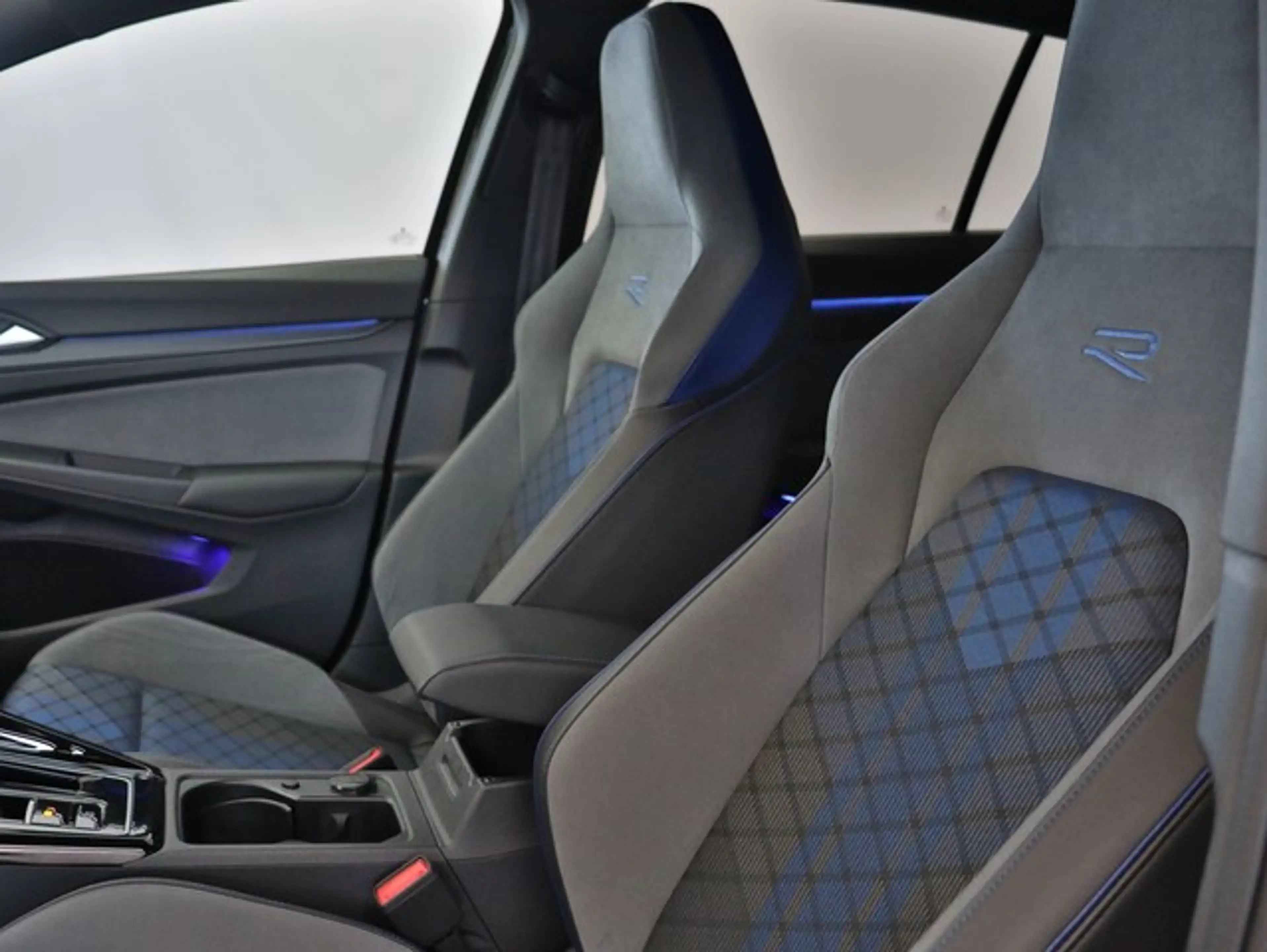 Volkswagen Golf R 2,0 l TSI OPF 4MOTION 235 kW (320 2.0 TSI DSG a... — photo 12
