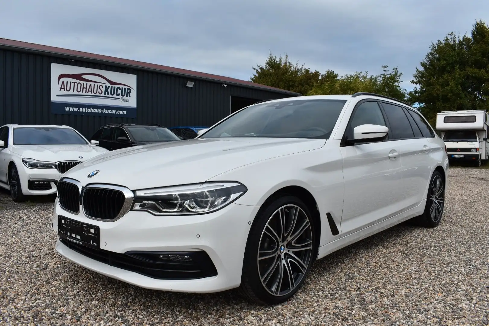 BMW 530 d Touring Sport Line Panora Leder HUD AHK ke Blanc - 1