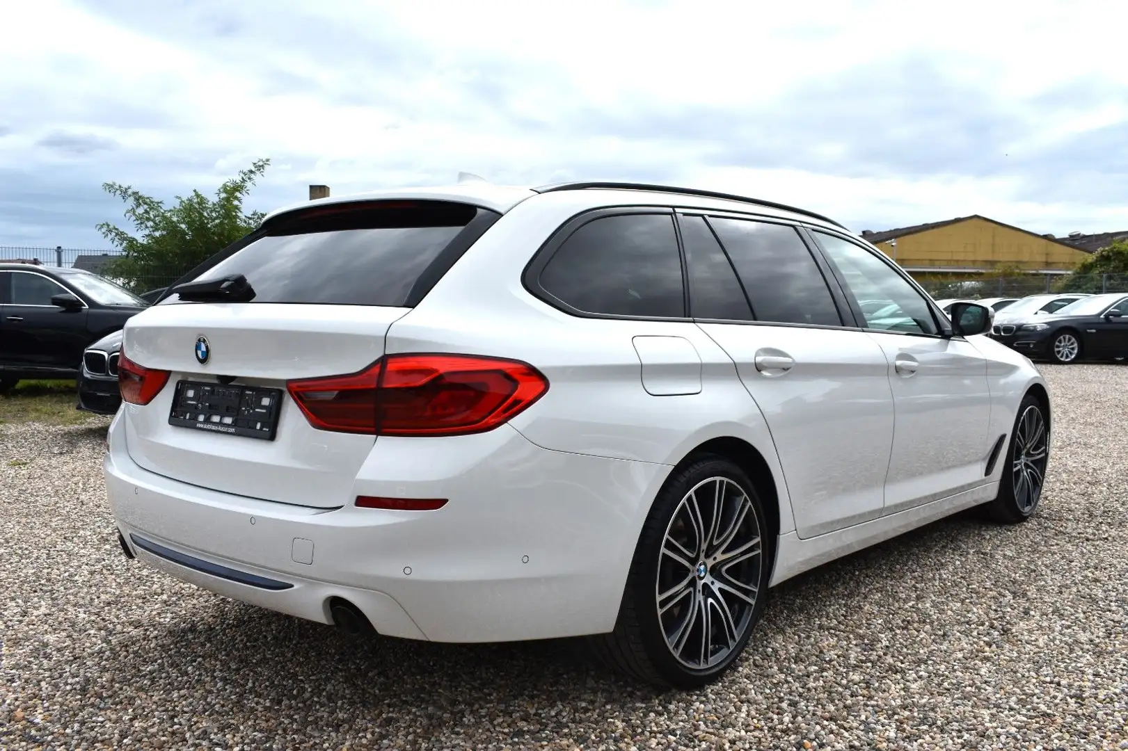 BMW 530 d Touring Sport Line Panora Leder HUD AHK ke Blanc - 2
