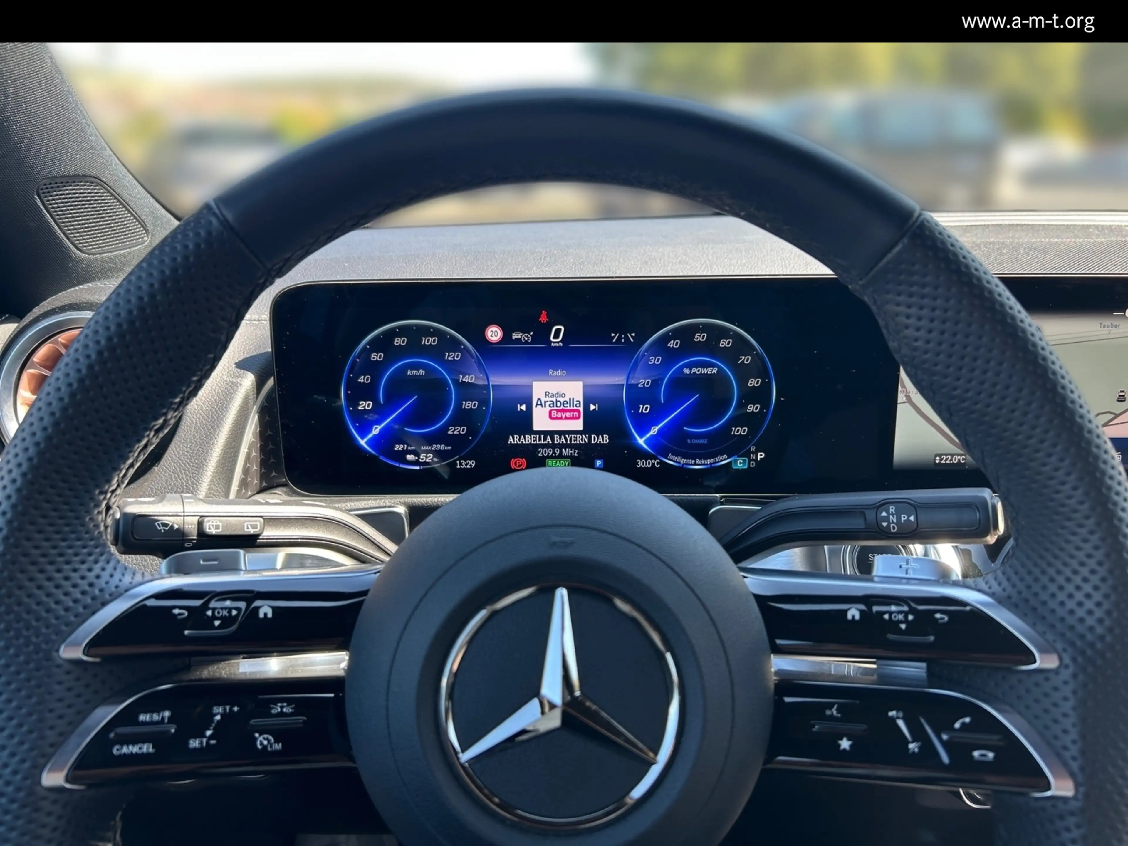Mercedes-Benz EQB 300 EQB 300 4M FlexB Electric Art DISTRO Lenkradhz LED — photo 8