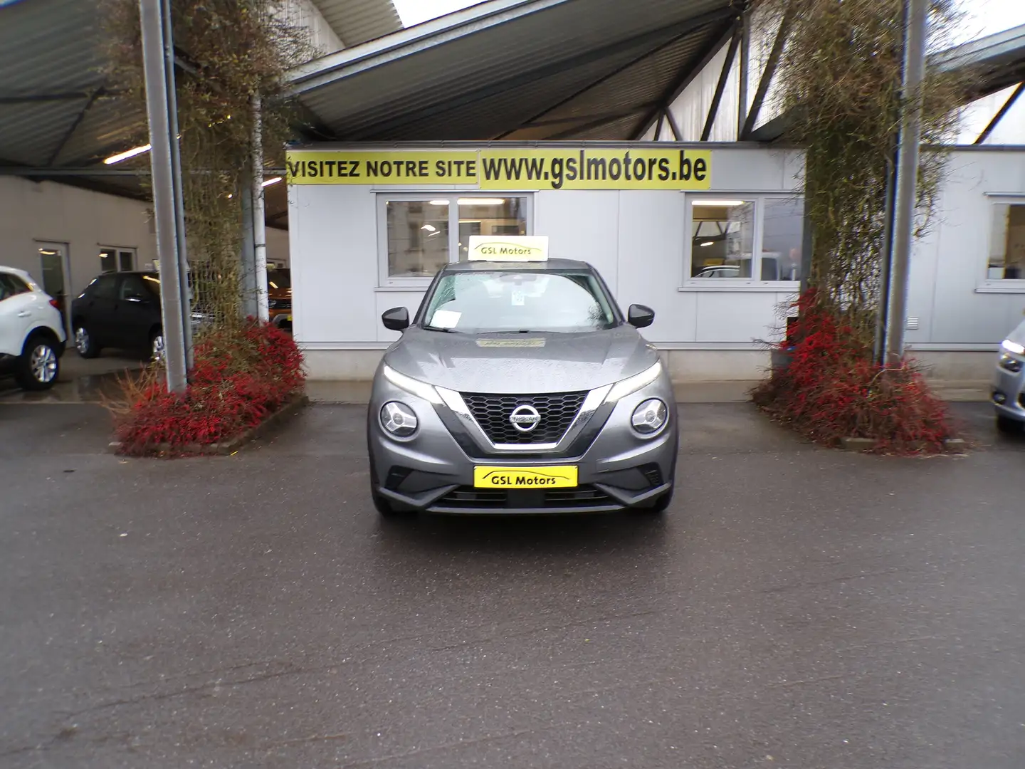 Nissan Juke 1.0 DIG-T  115cv 2WD gris 01/22 Airco Cruise Radio Gris - 2