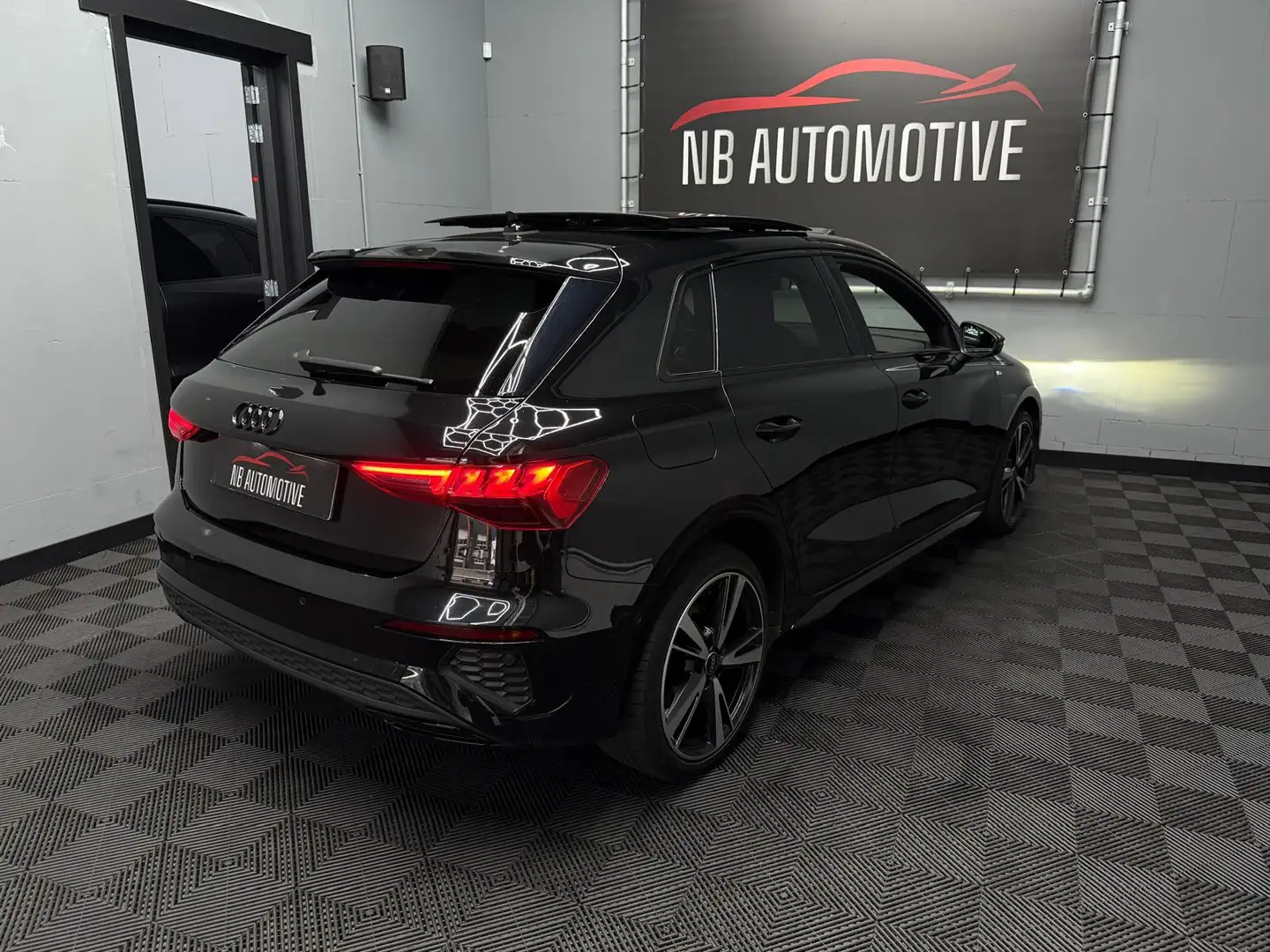 Audi A3 Sportback 40 TFSI e S-line edition Schwarz - 2
