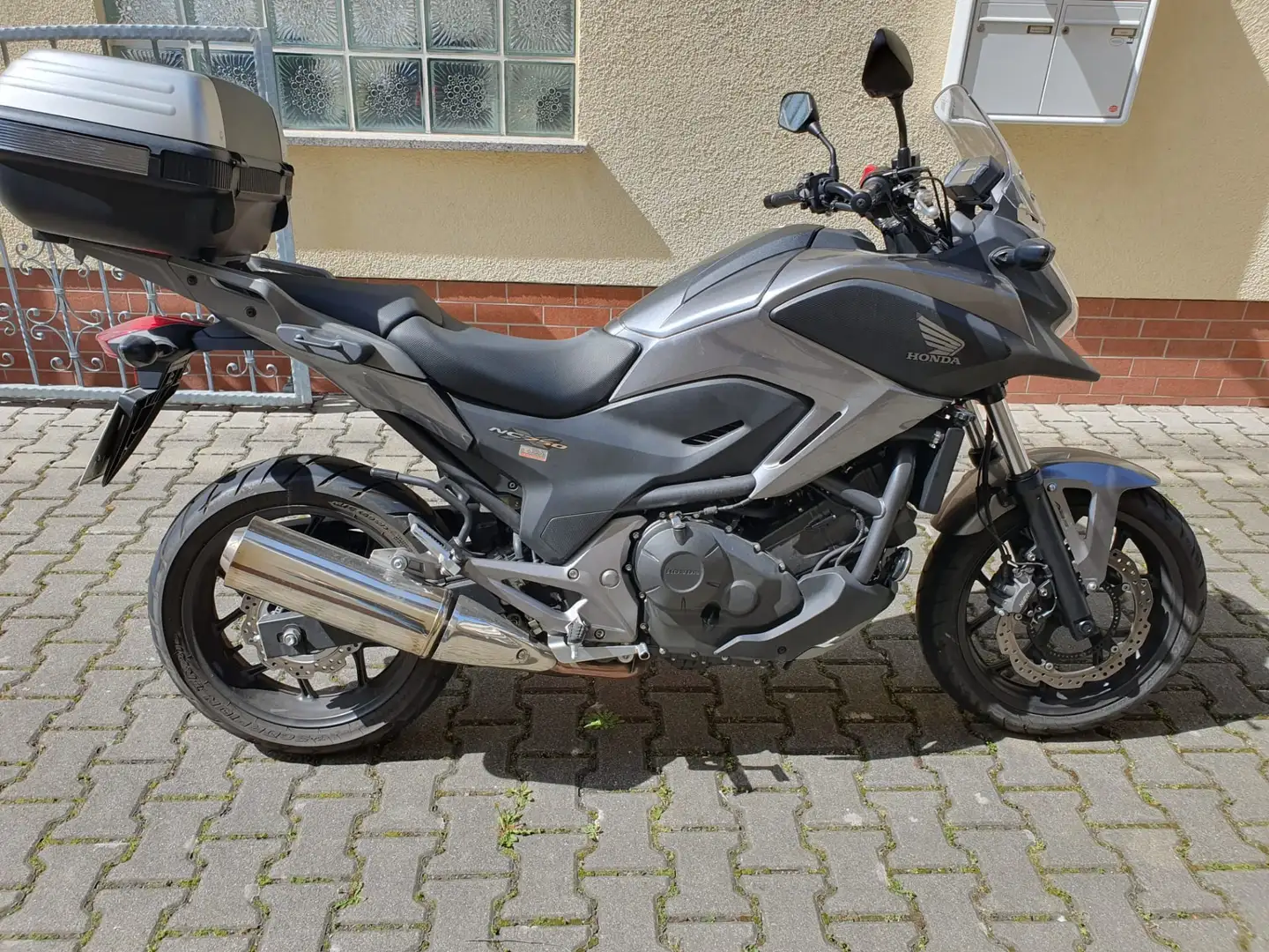 Honda NC 750 Honda NC 750XA Gris - 1