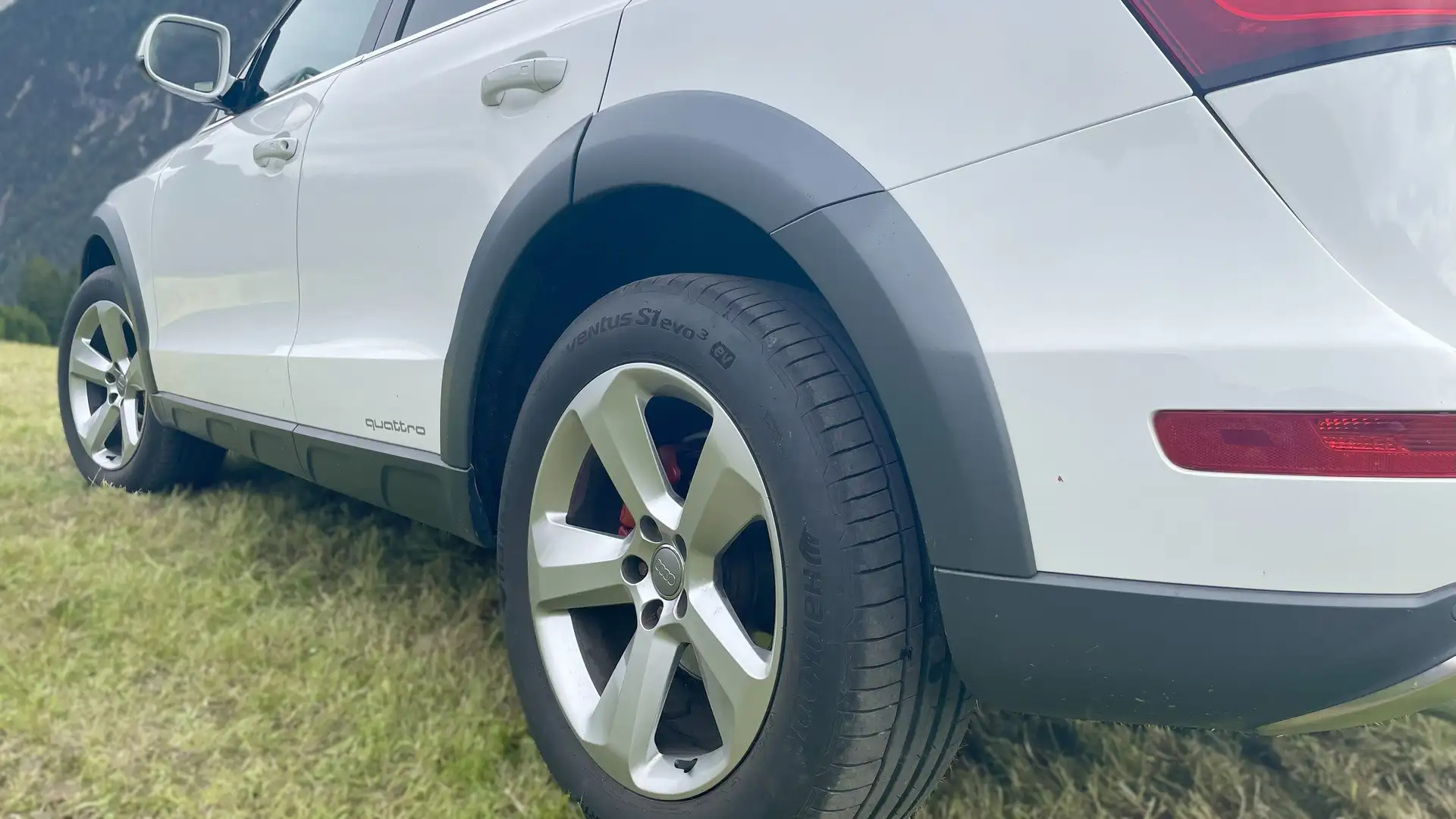 Audi Q5 2,0 TDI quattro S-tronic, Offroad Edition Weiß - 2