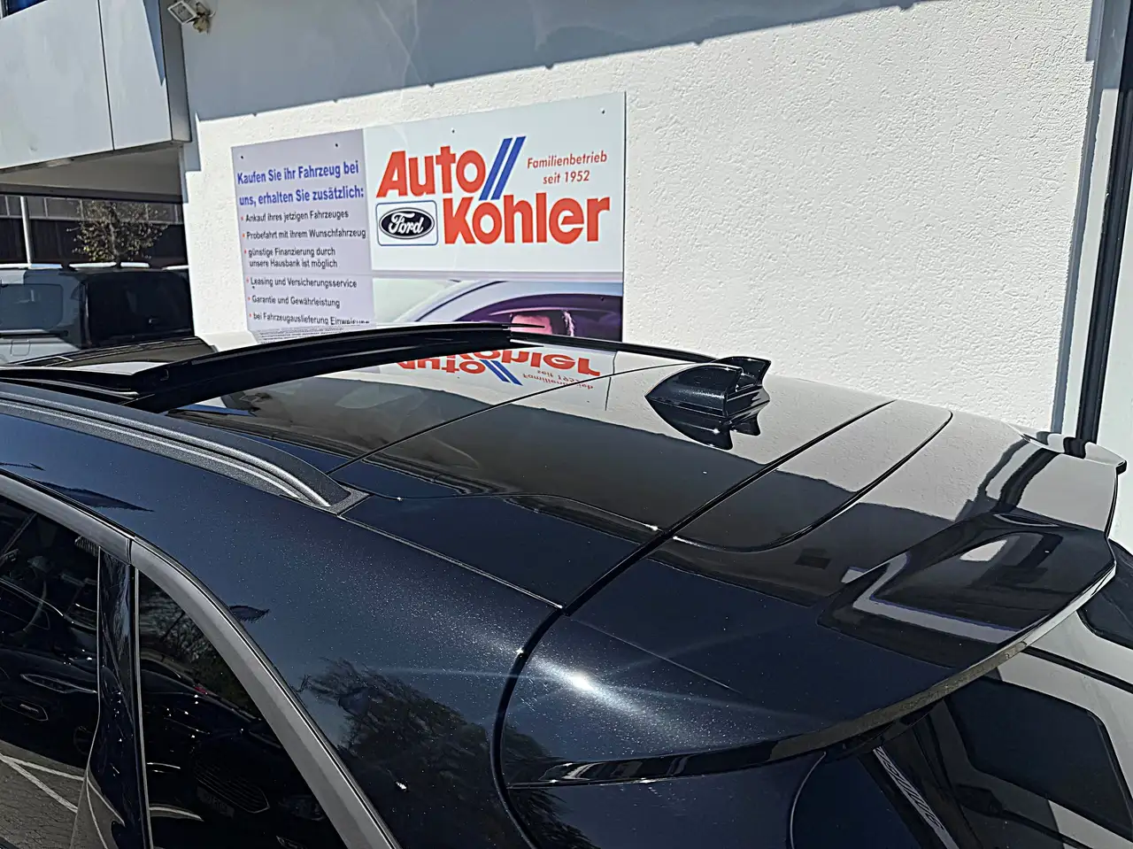 Ford Kuga Plug-in-Hybrid ST-Line X Black Package mit AHK 7
