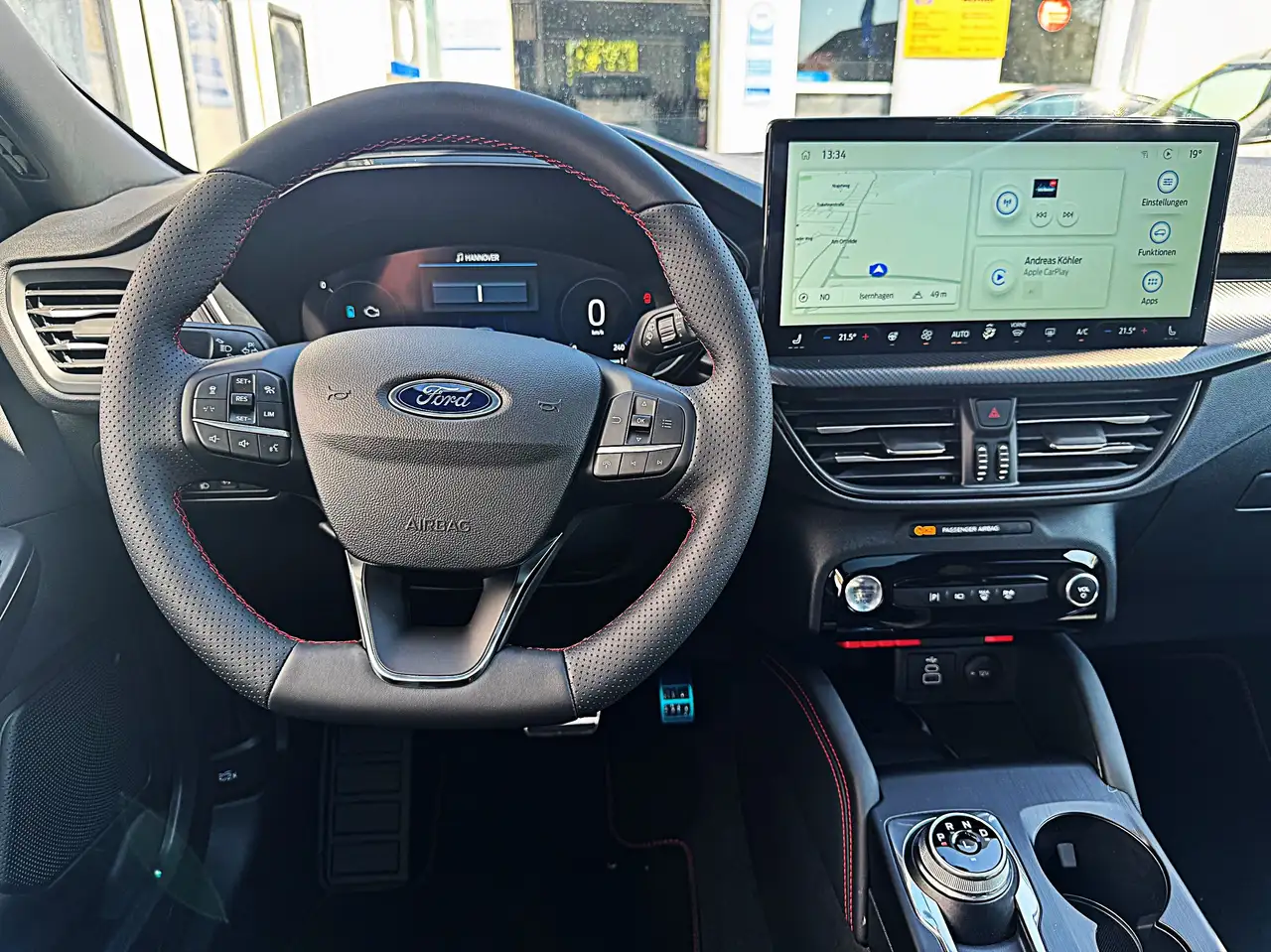 Ford Kuga Plug-in-Hybrid ST-Line X Black Package mit AHK 13