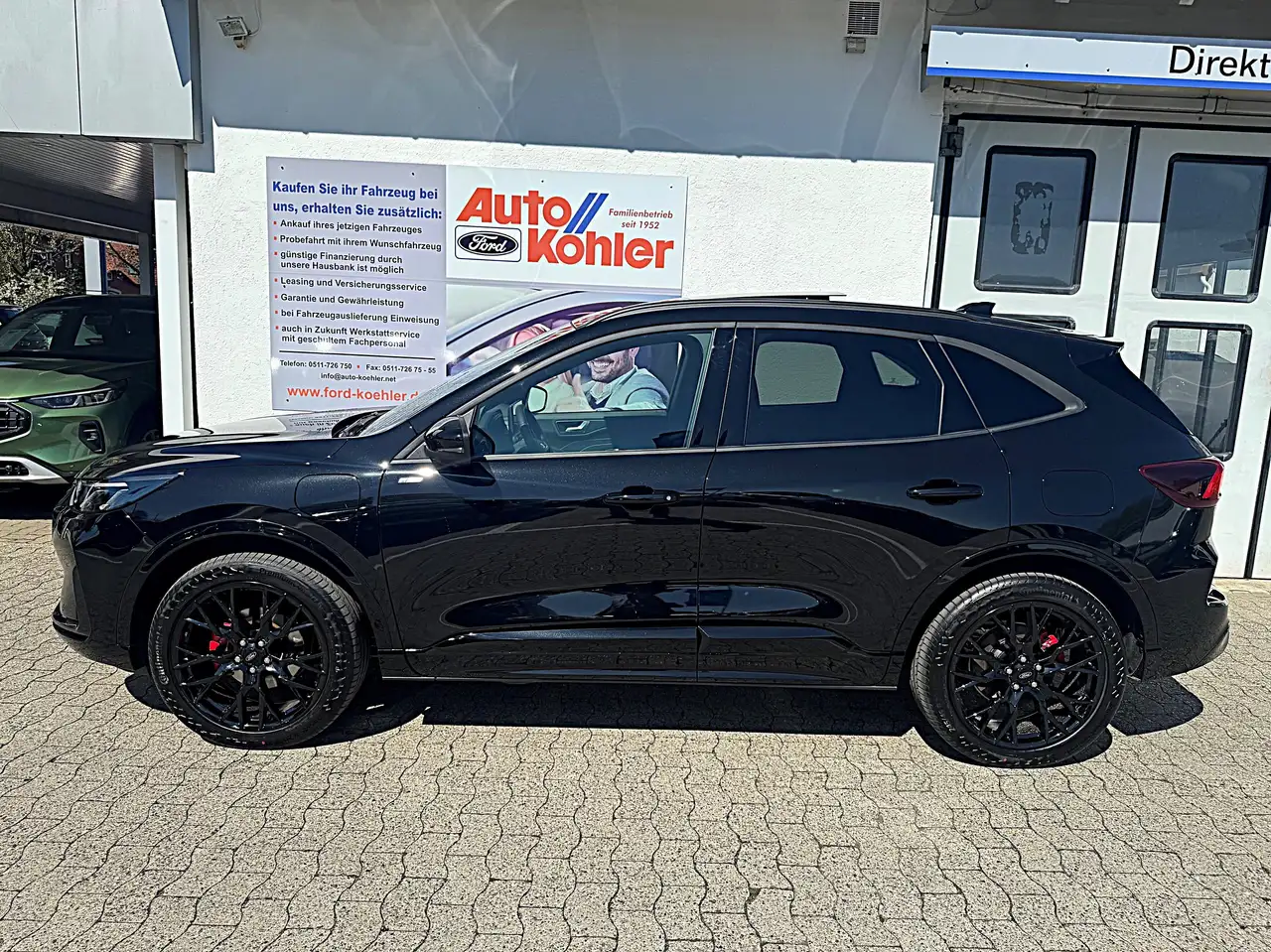 Ford Kuga Plug-in-Hybrid ST-Line X Black Package mit AHK 2