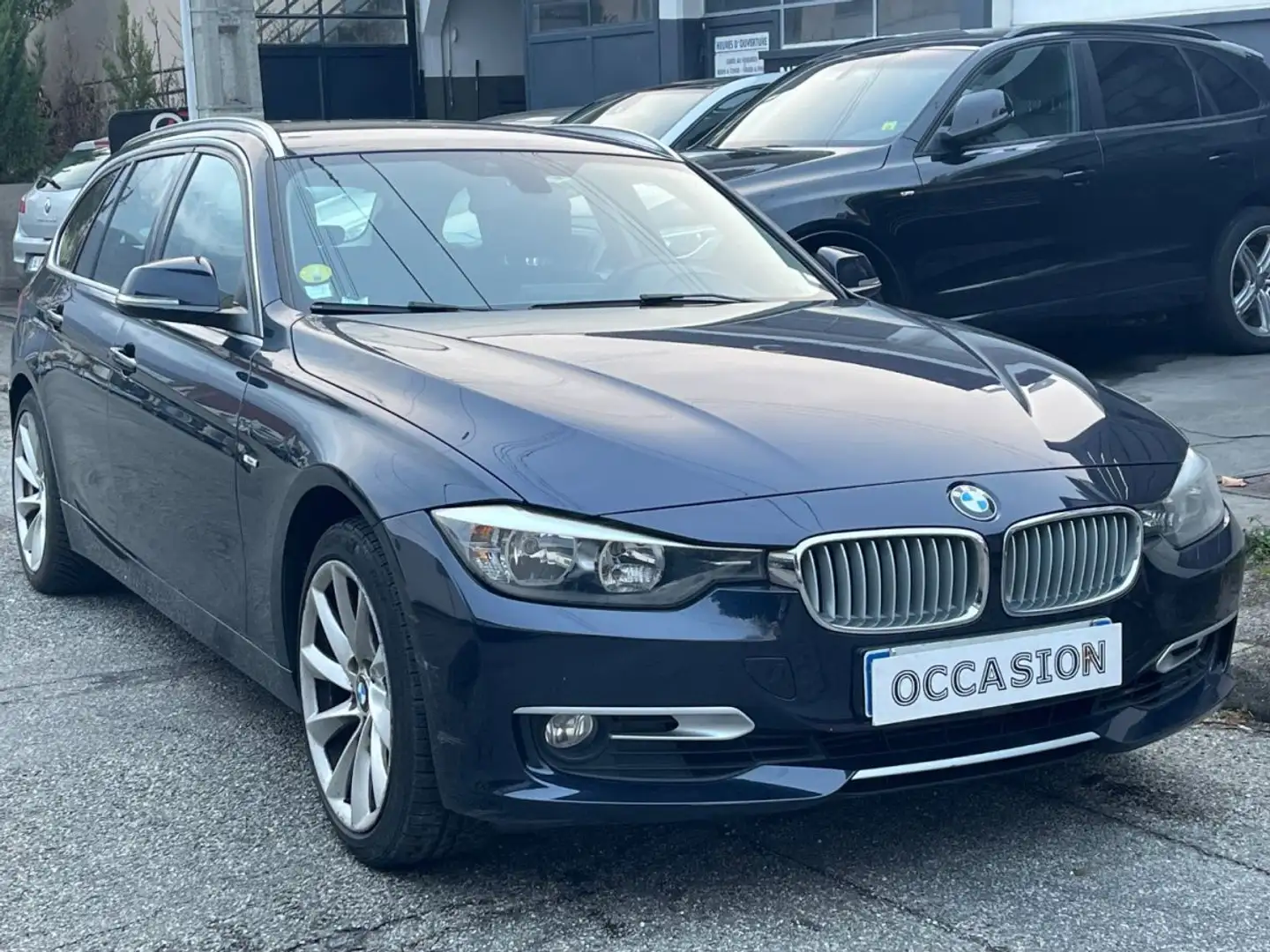 BMW 330 serie 330dA 258ch Lounge Blauw - 2
