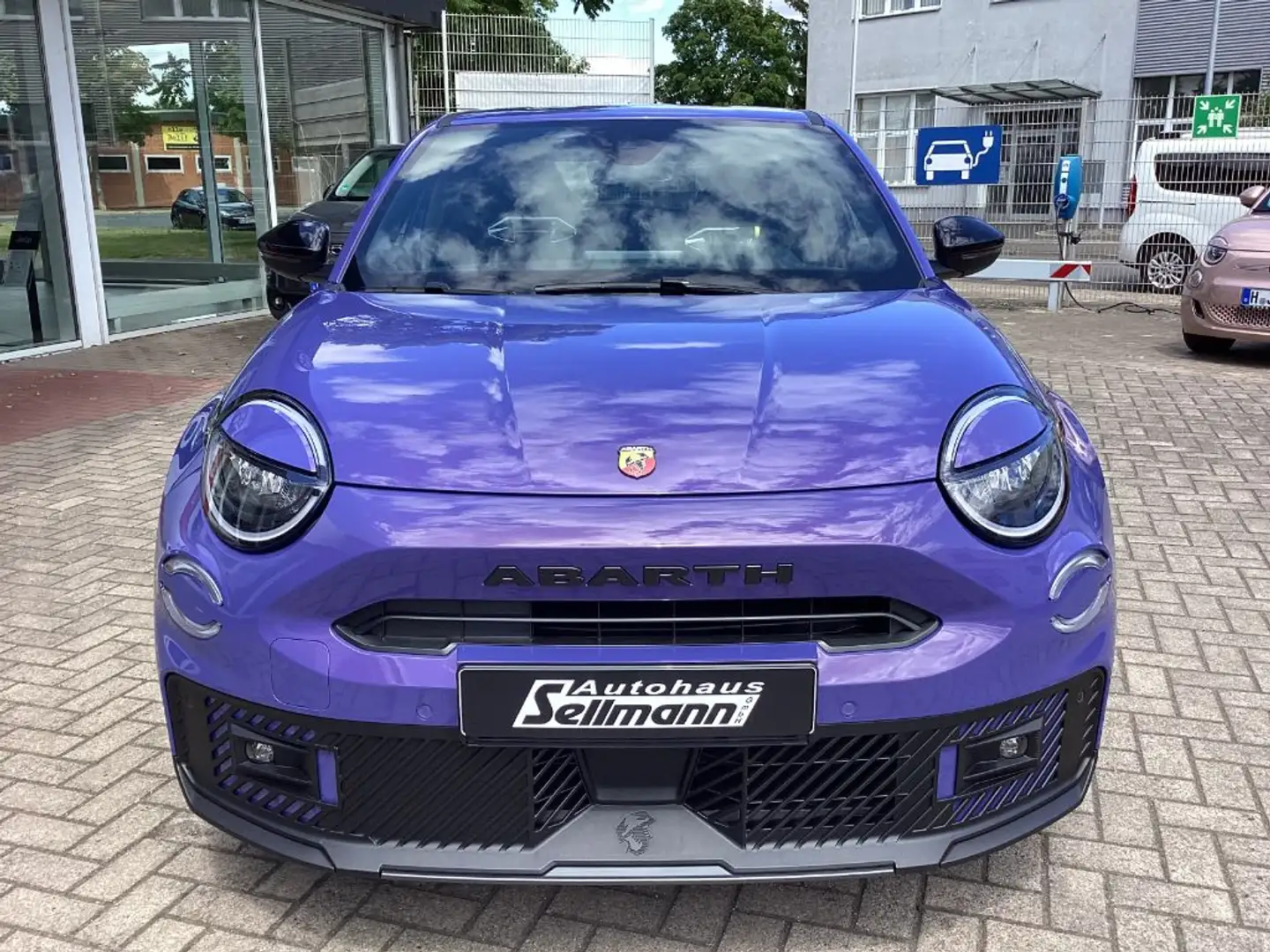 Fiat 600 600e Abarth Scorpionissima Mauve - 2