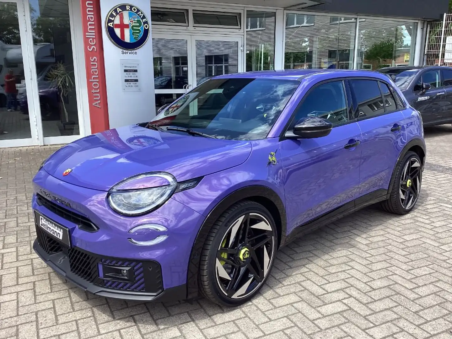Fiat 600 600e Abarth Scorpionissima Mauve - 1