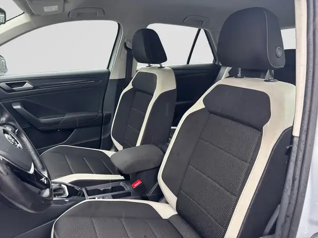 Volkswagen T-Roc view 10