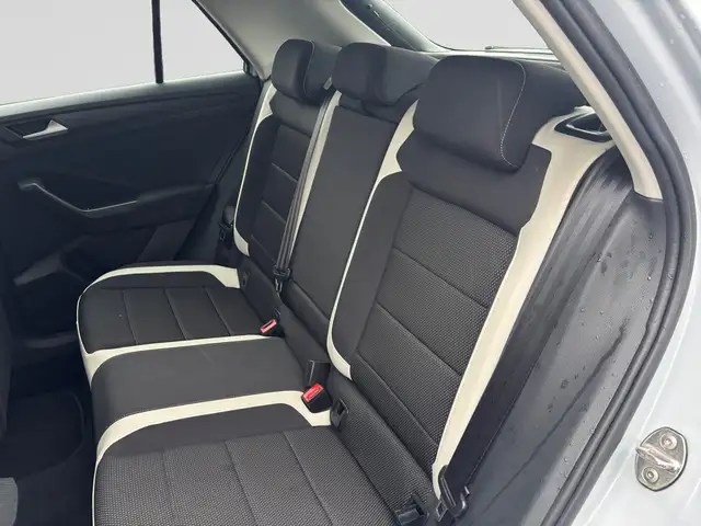 Volkswagen T-Roc view 15