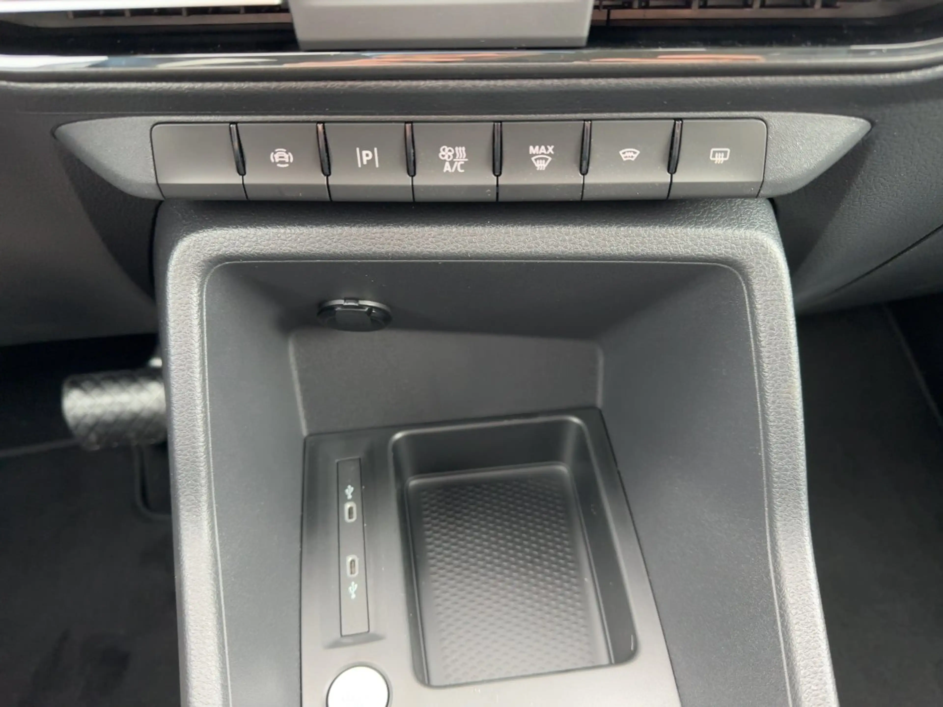 Ford Tourneo Connect L1 Titanium 90 kW — photo 15