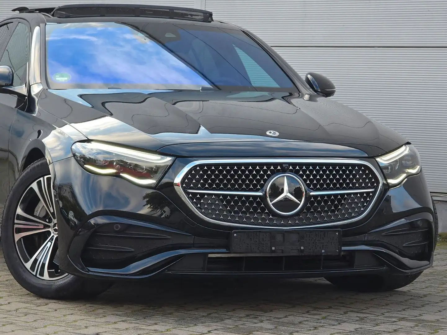 Mercedes-Benz E 200 d AMG Line (SuperScreen/Burmester/Pano) Zwart - 2