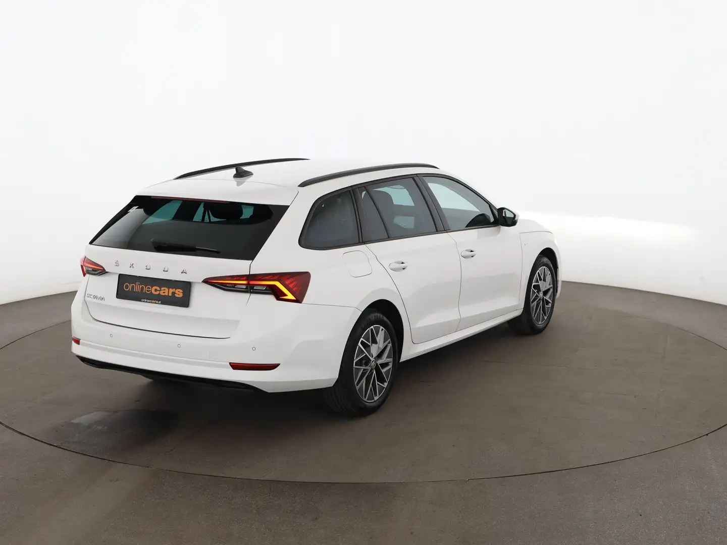 Skoda Octavia Combi 2.0 TDI Tour Aut MATRIX RADAR NAVI Weiß - 2