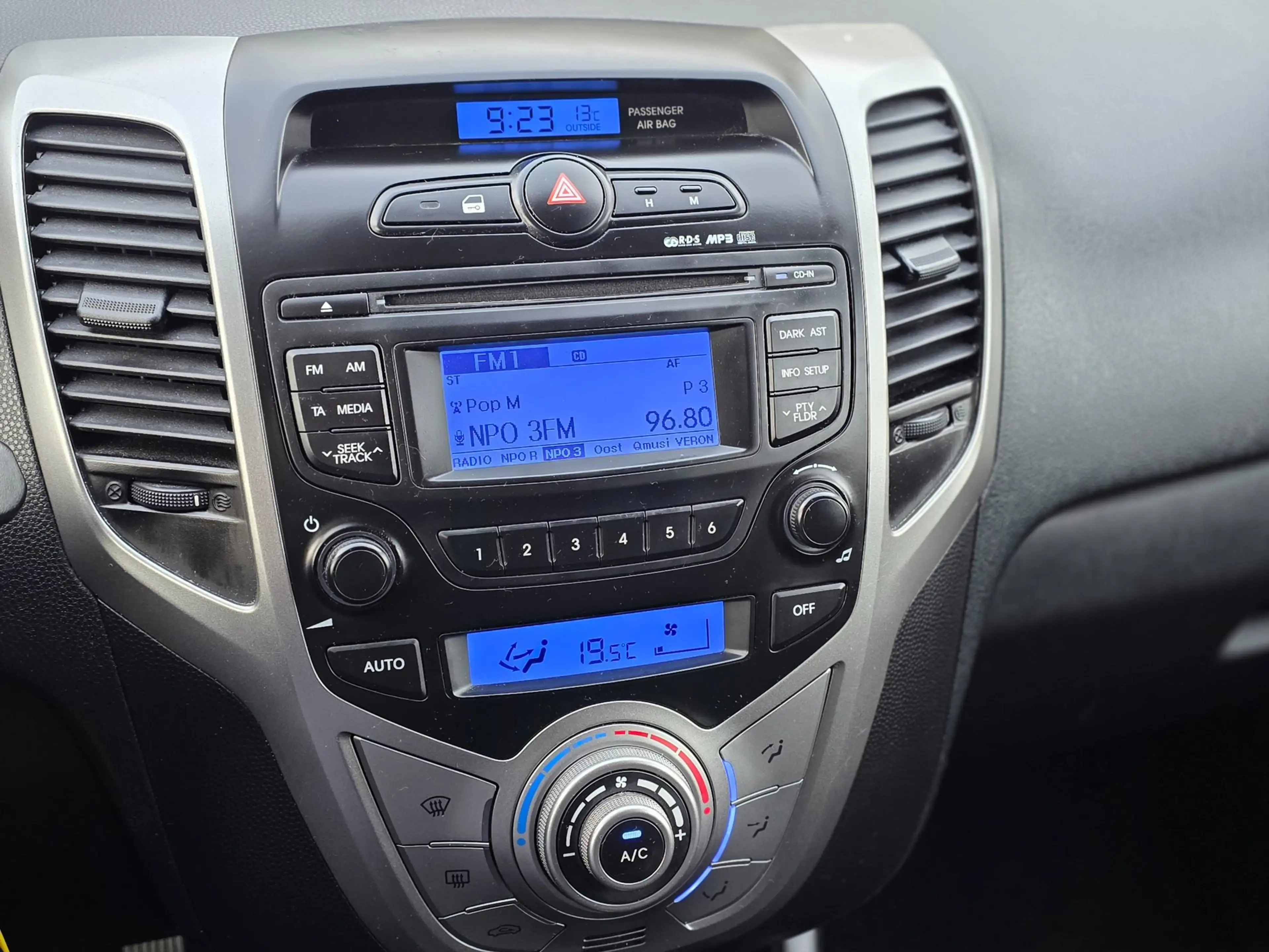 Hyundai iX20 1.4i i-Vision start stop airco elektrische ramen c — photo 10