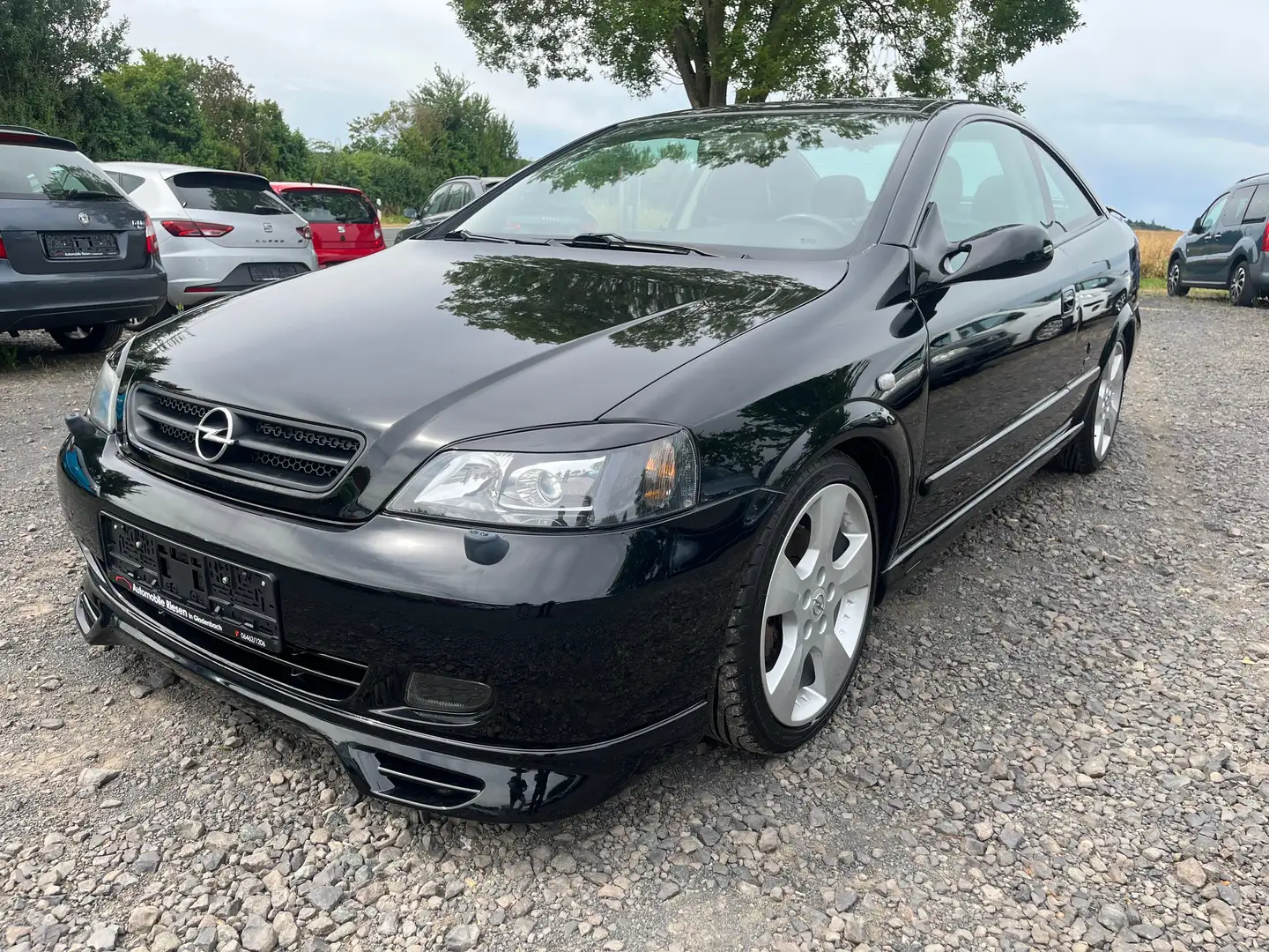 Opel Astra 2.2 Schwarz - 1