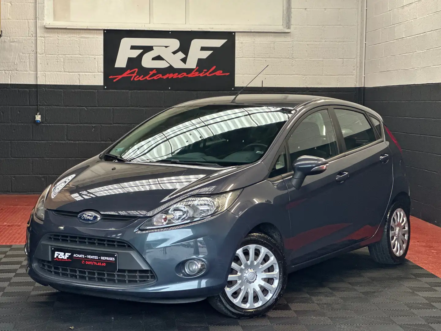 Ford Fiesta Fiesta 1.4 TDCi Trend DPF Grijs - 1