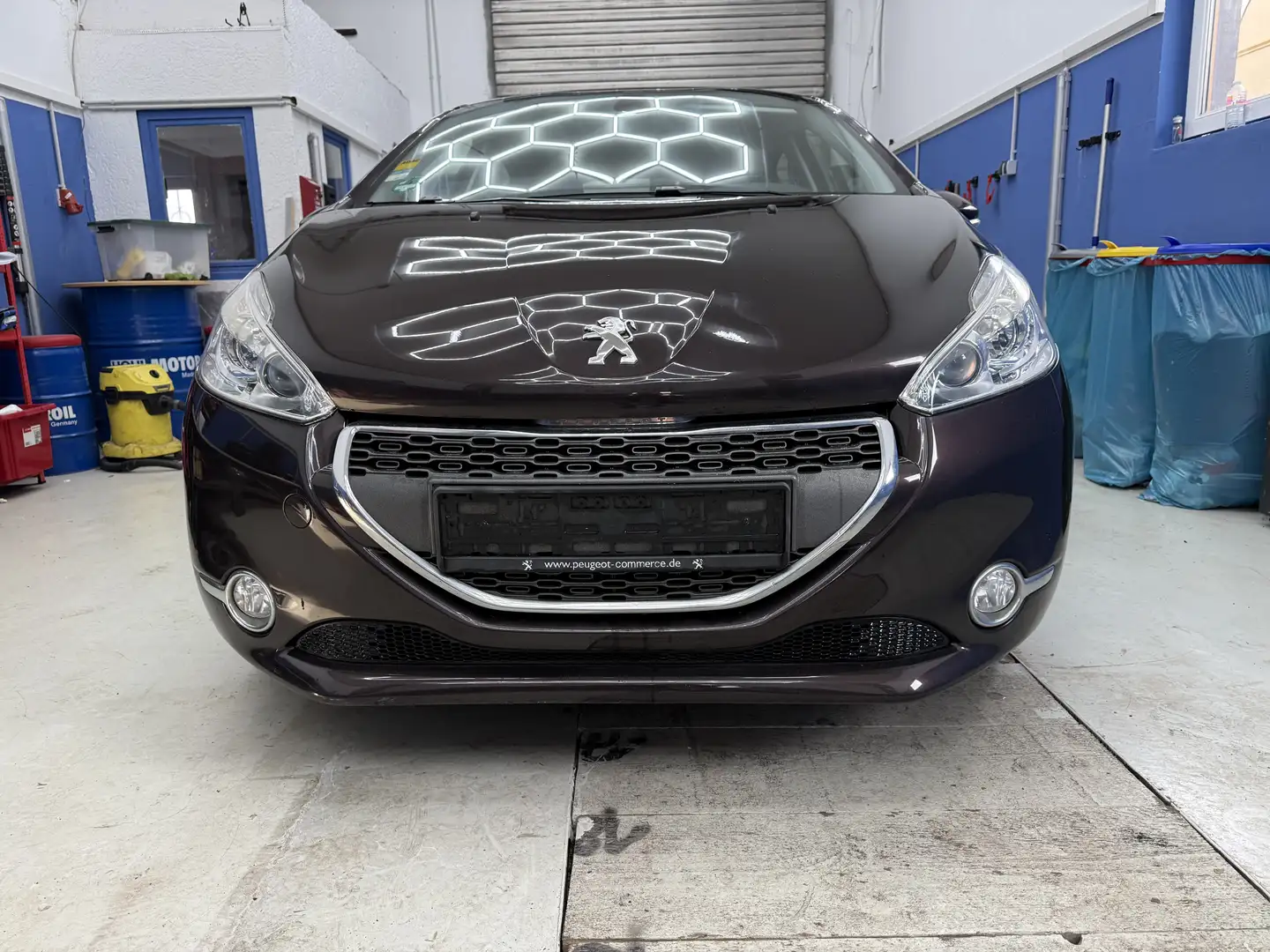 Peugeot 208 Allure Braun - 2