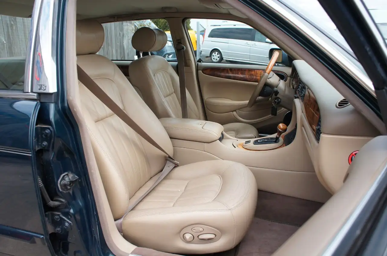 Jaguar XJ Executive Sovereign 3.2 V8 Navi Klima 174KW, foto 11