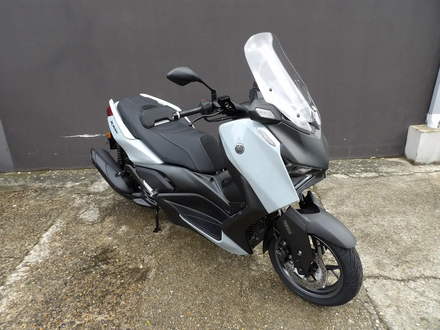 Yamaha X-Max 125 Gris - 1