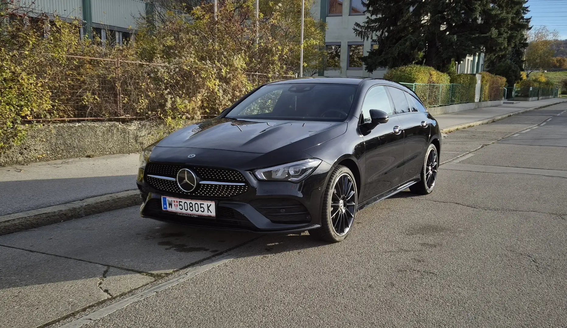 Mercedes-Benz CLA 250 250e Shooting Brake AMG Line Vollausstattung-Paket Schwarz - 1