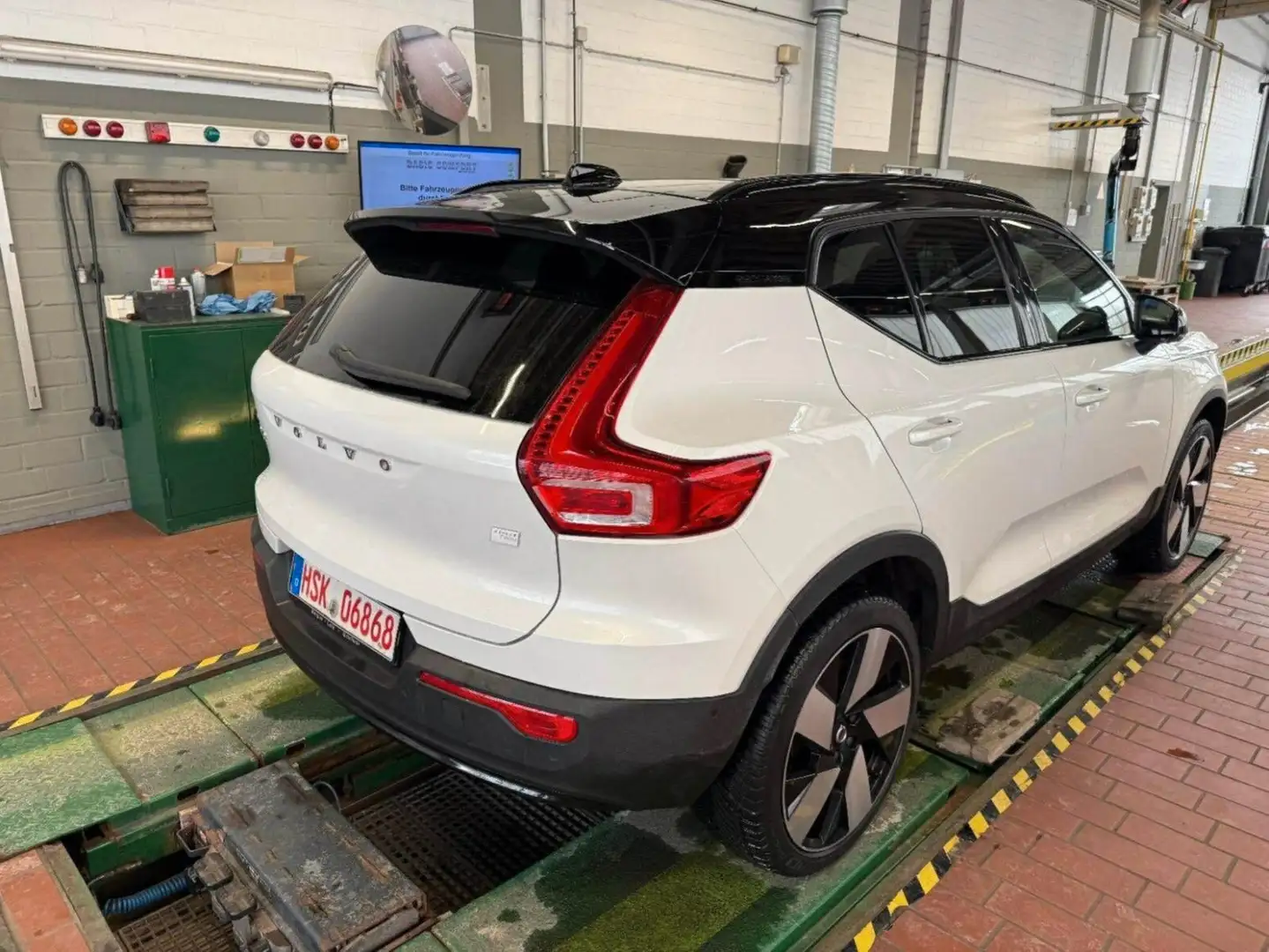 Volvo XC40 Recharge Ultimate TWIN AWD Aut/20"/Microtec Weiß - 2