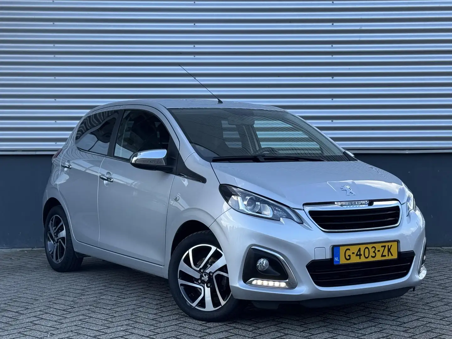 Peugeot 108 5-deurs Allure 1.0 e-VTi 72pk | CAMERA | CLIMA | A Grijs - 2