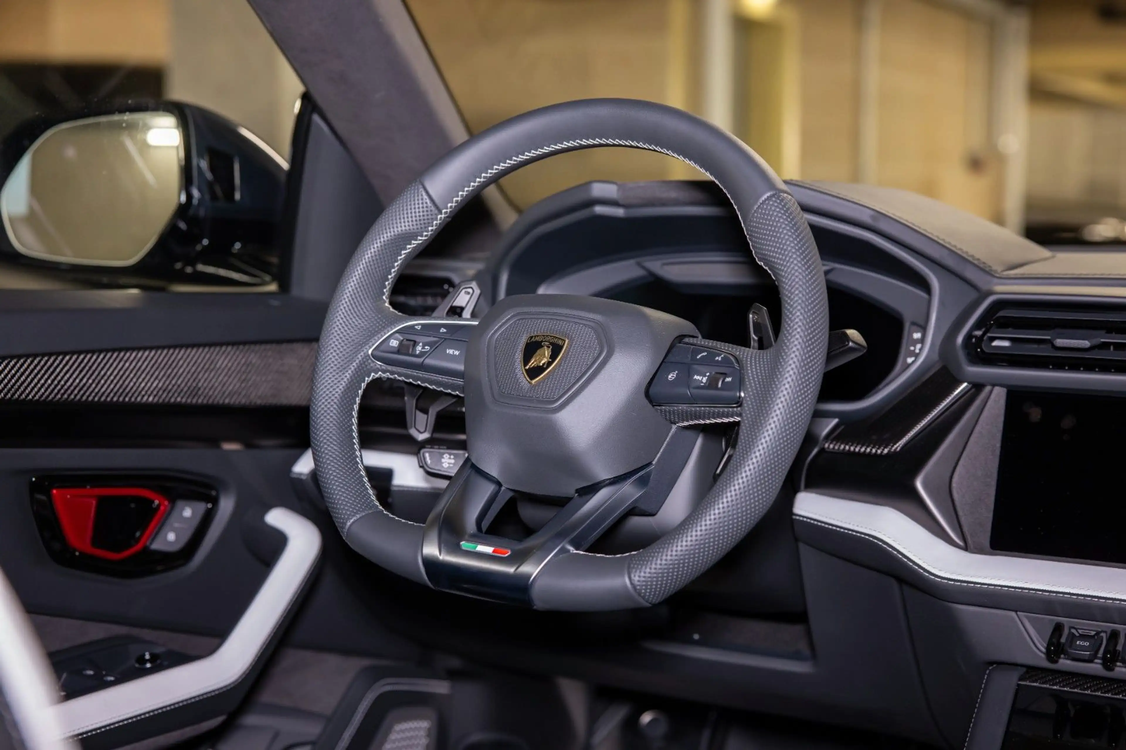 Lamborghini Urus 4.0 V8 SE Pano Carbon Style B&O Massage — photo 13