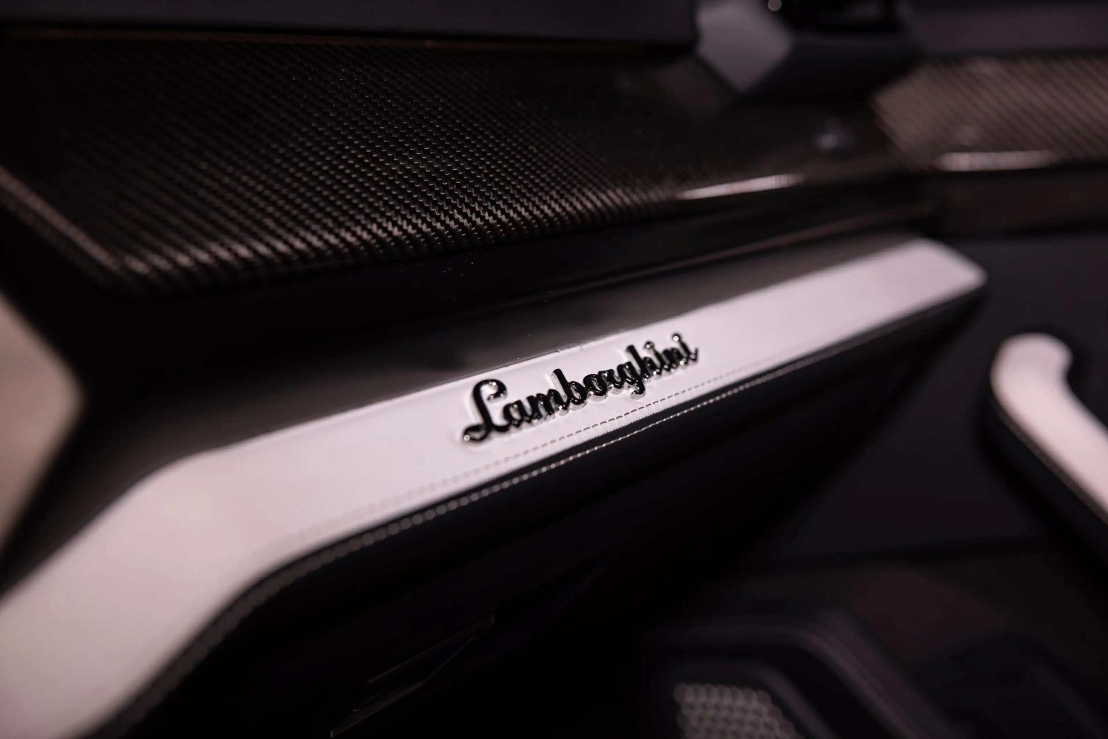 Lamborghini Urus 4.0 V8 SE Pano Carbon Style B&O Massage — photo 12
