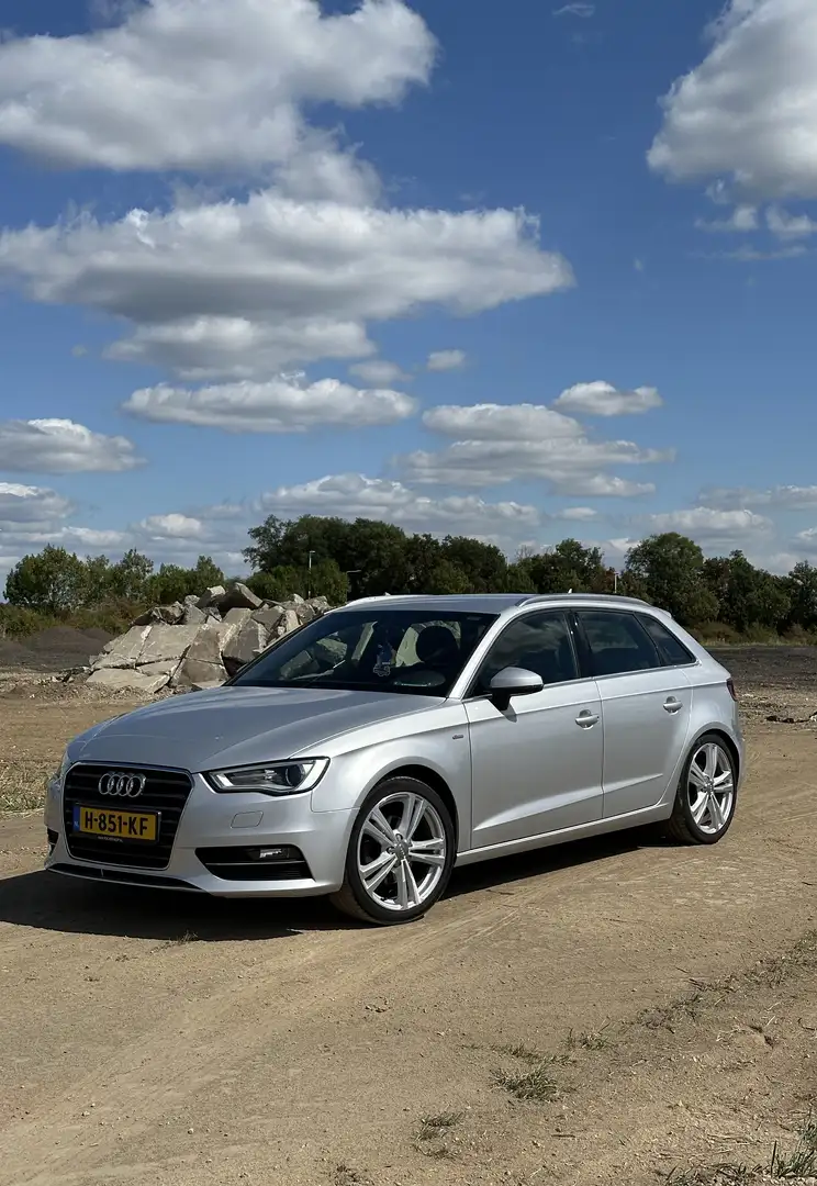 Audi A3 1.4 TFSI Ambit. PL S-line Grijs - 1