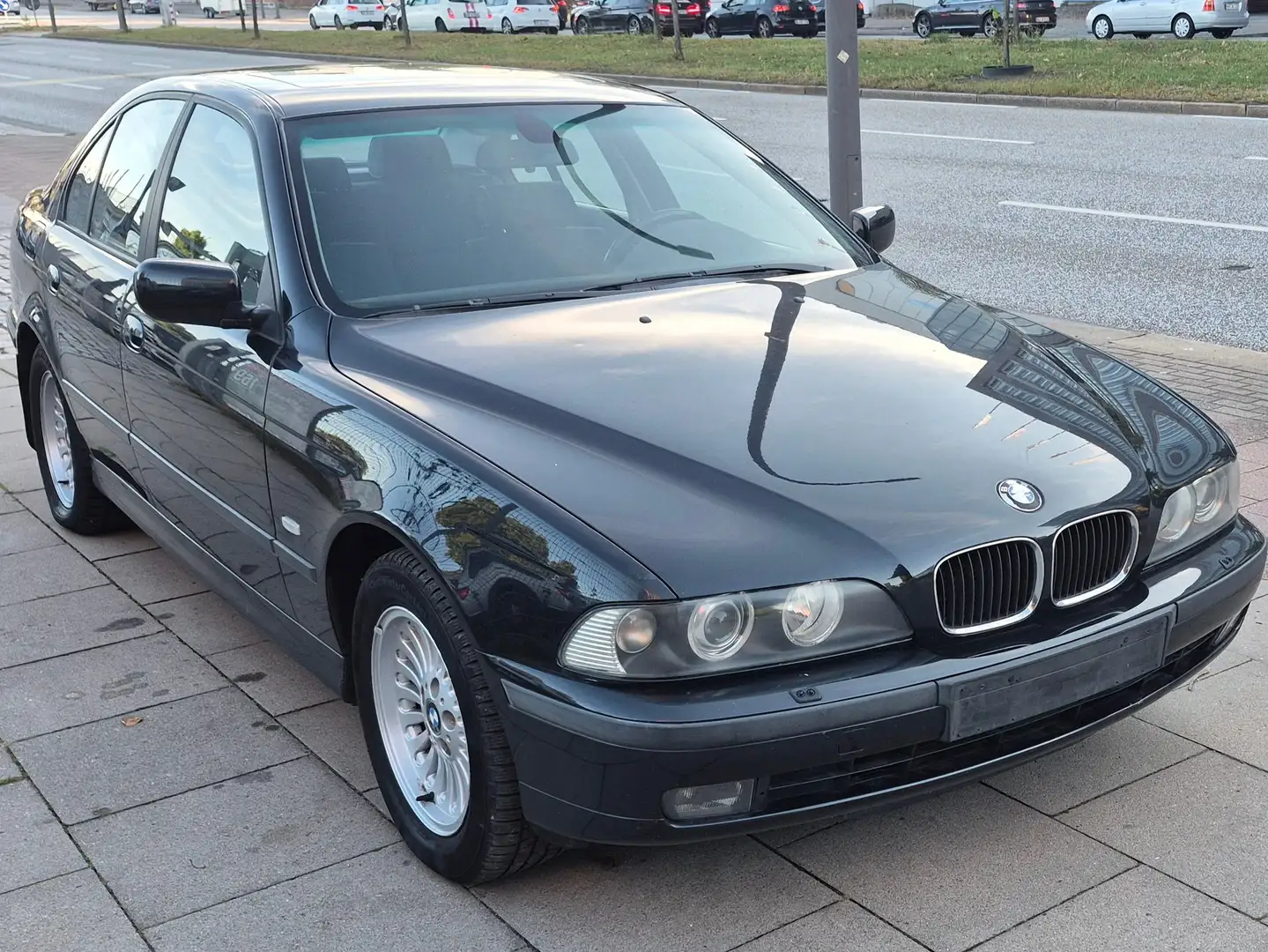 BMW 528 5er 528i *TÜV bis 04-2027* Schwarz - 1