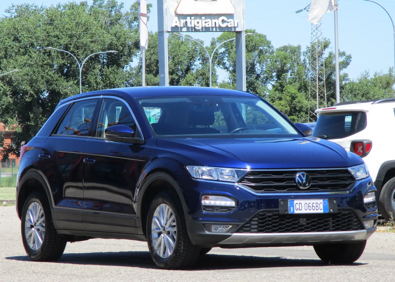 Volkswagen T-Roc 2.0 TDI SCR 150 CV DSG Business BlueMotion Bleu - 2