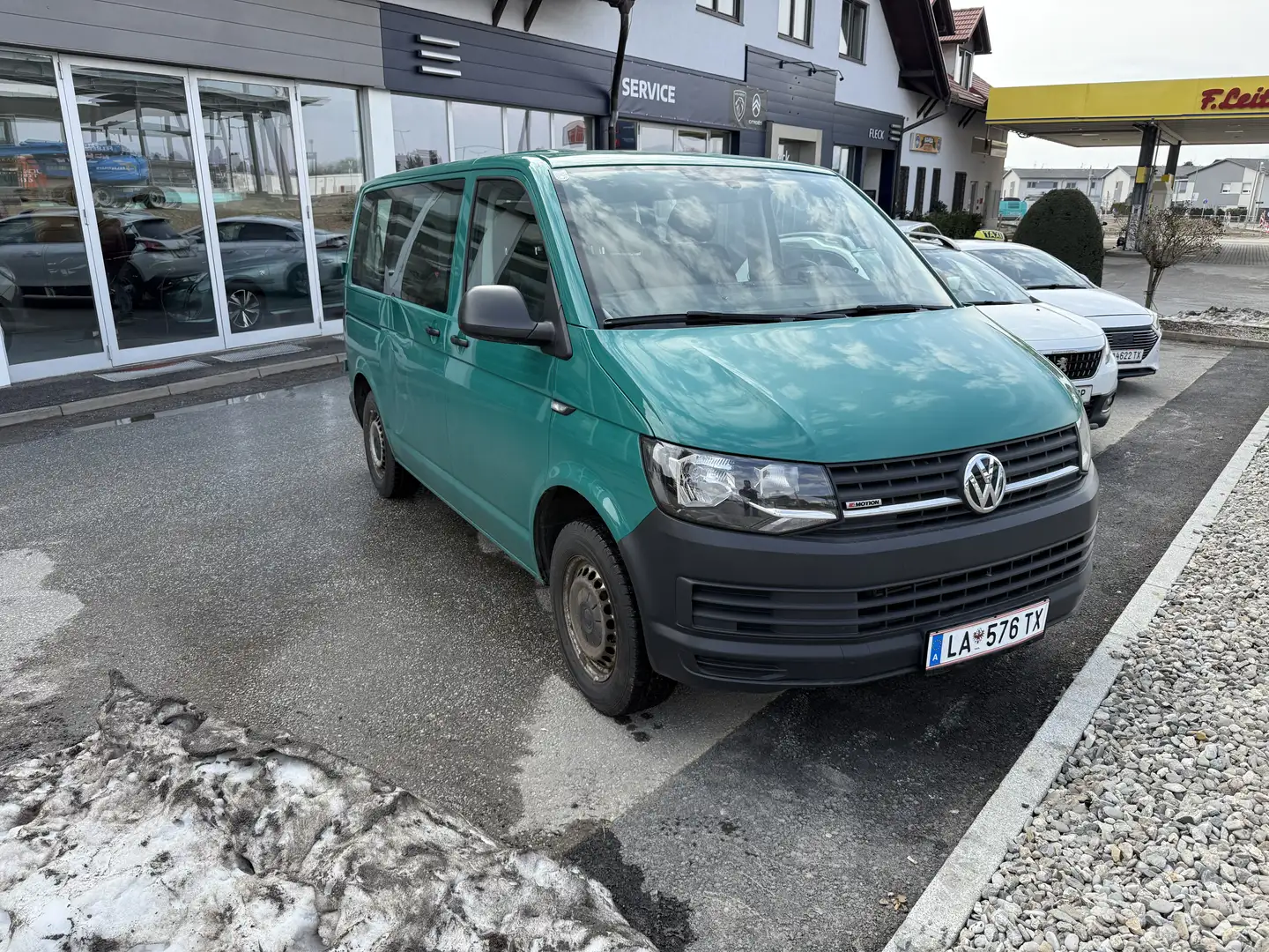 Volkswagen T6 Transporter Grün - 2