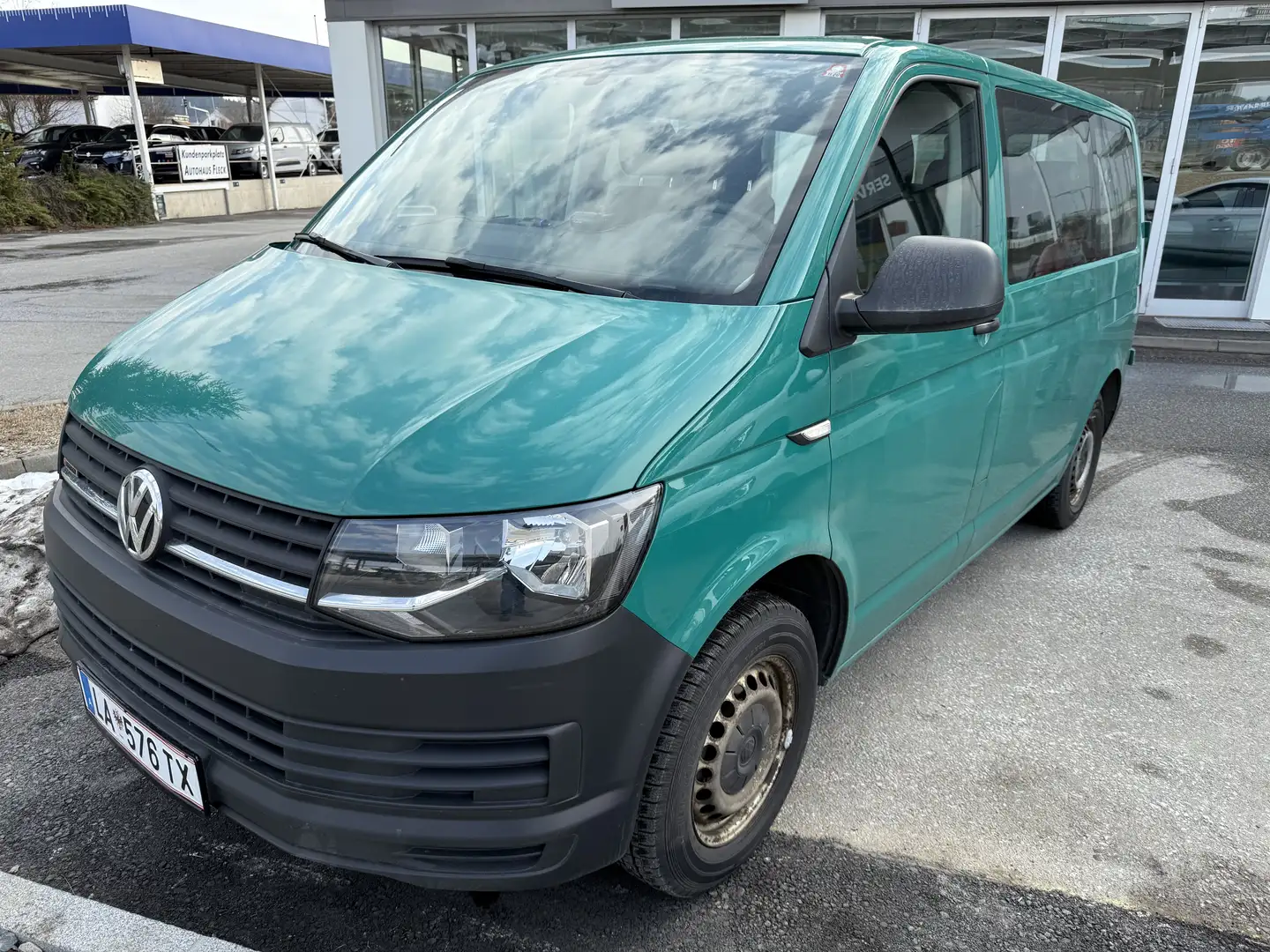Volkswagen T6 Transporter Grün - 1