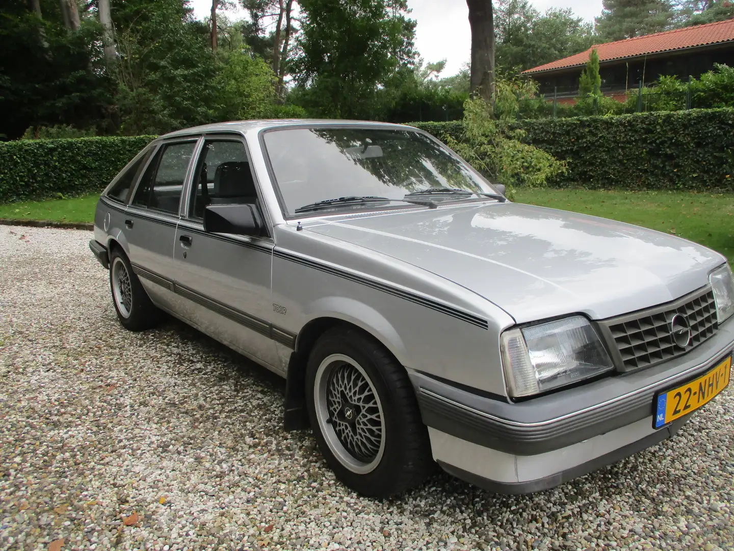 Opel Ascona 1.6 automatic Schwarz - 2