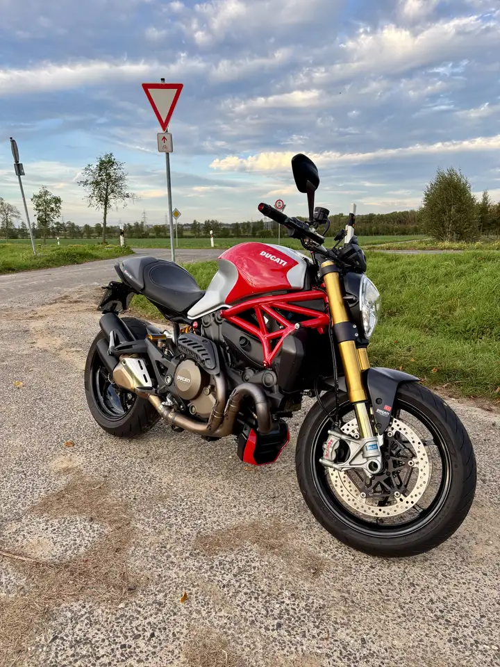 Ducati Monster 1200