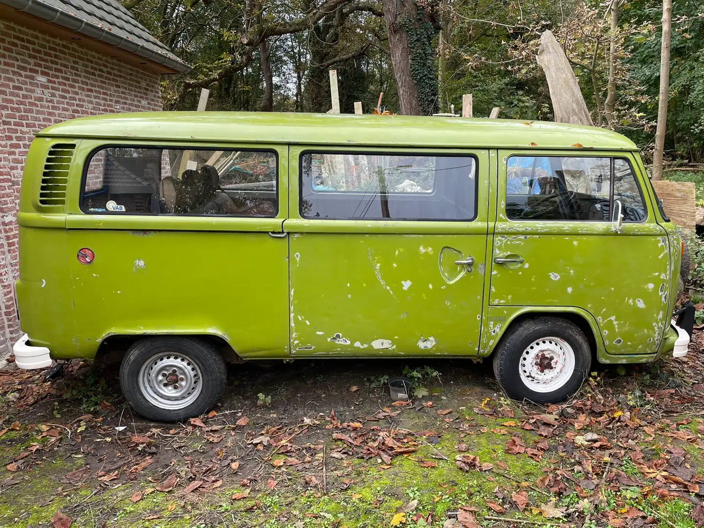 Volkswagen T2 bus Зелений - 2