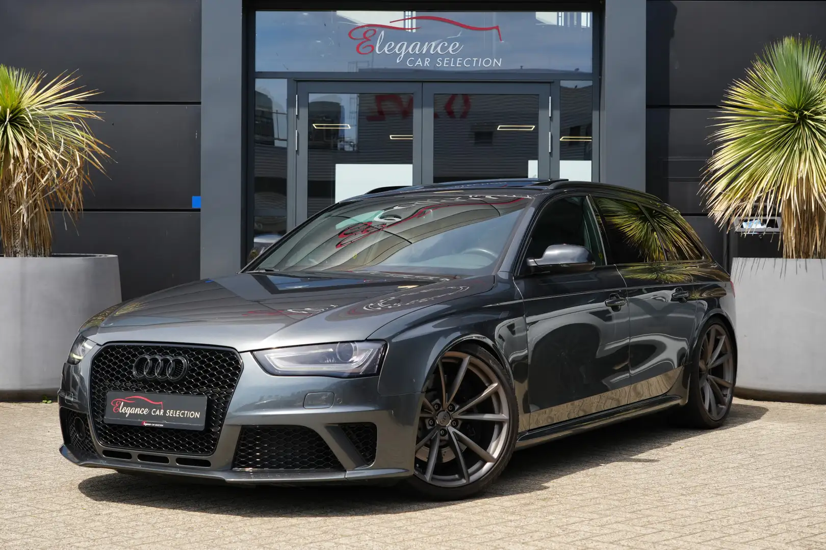 Audi RS4 Avant 4.2 FSI quattro 450pk Panoramadak/B&O/Akrapo Grau - 1